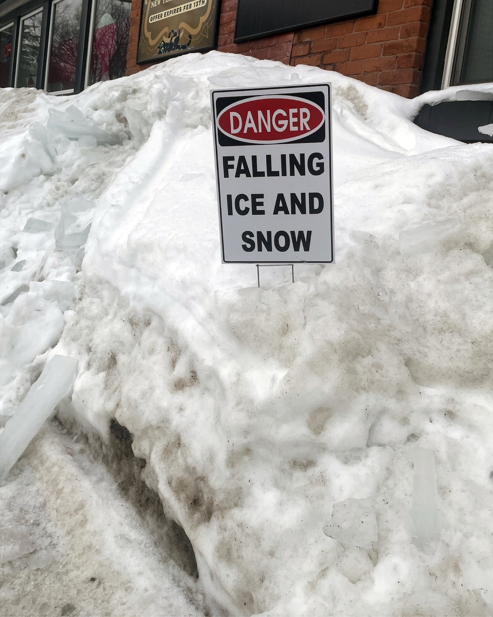 Need falling snow and ice signs? We can help with that. Give us a call at 705-526-7446
#signage #winterweather #signs #winterhazards