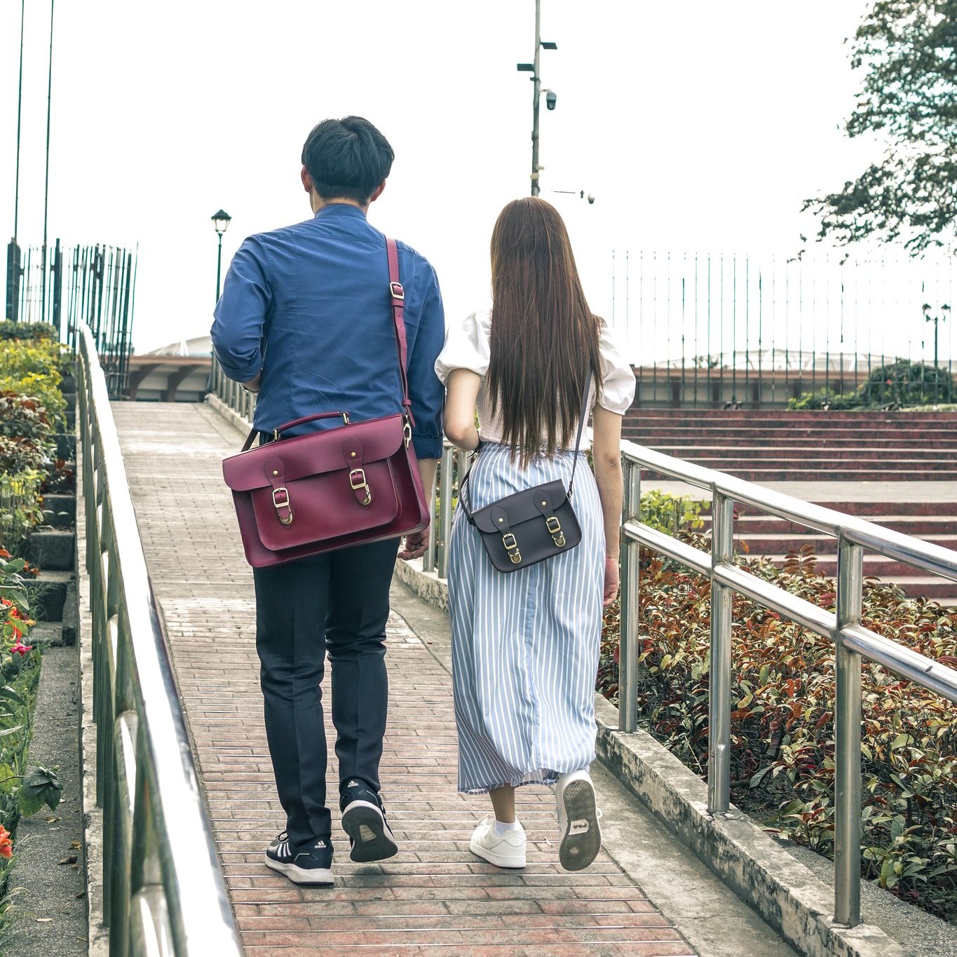 Thoughtful pieces for meaningful moments❤ Browse our collection and find a gift that goes with every journey 👉🏻www.theschoolofsatchel.com
💼 Lukas Satchel - Oxblood | Anya Satchel - Dark Brown
📍SM Megamall, 3rd Level, Mega B
💳 www.theschoolofsatchel.com
#TheSchoolofSatchel #ValentinesDay #GiftIdeas #PremiumGifts #PremiumLeather