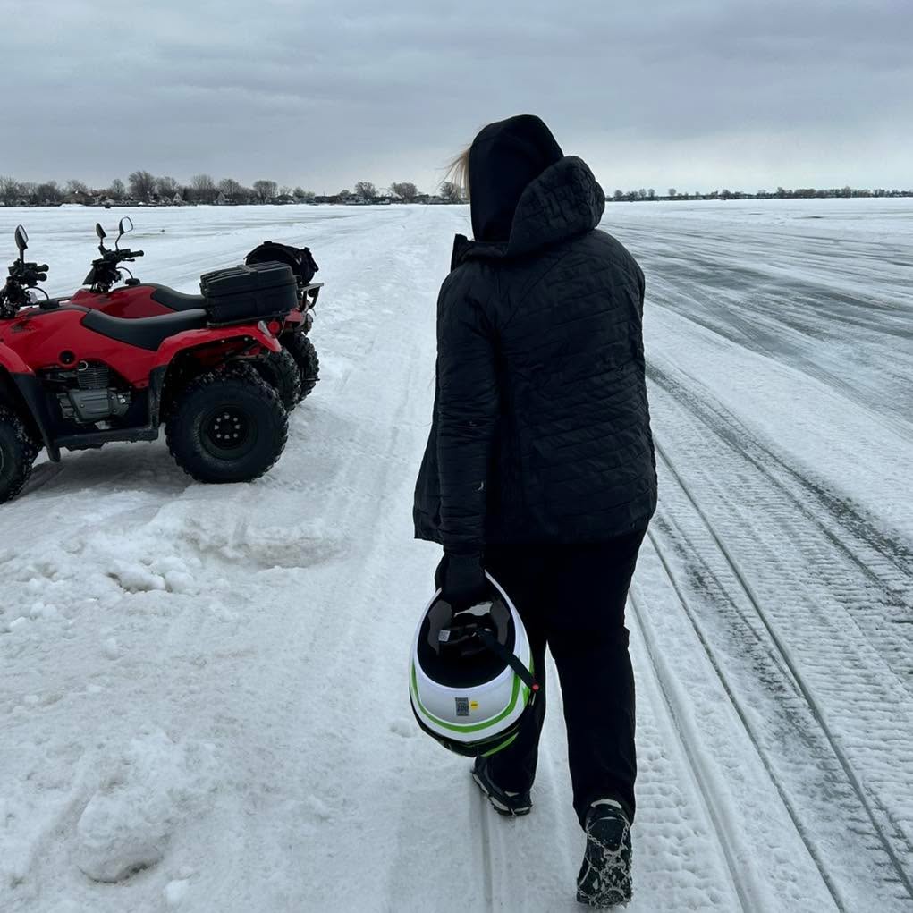 A fun day out on the Fair Haven ice.
.
.
#recoverydiving #lakestclair #greatlakesstate #detroitriver #stclairshores #clintonriver #harrisontownship #boattown #algonac #stclair #metrobeach #michigansummer #michiganboating #puremichigan #michiganmarinas #metaldetector #safeharbormarinas #metaldetecting #Underwatermetaldetecting #fairhaven #atv #hondarecon