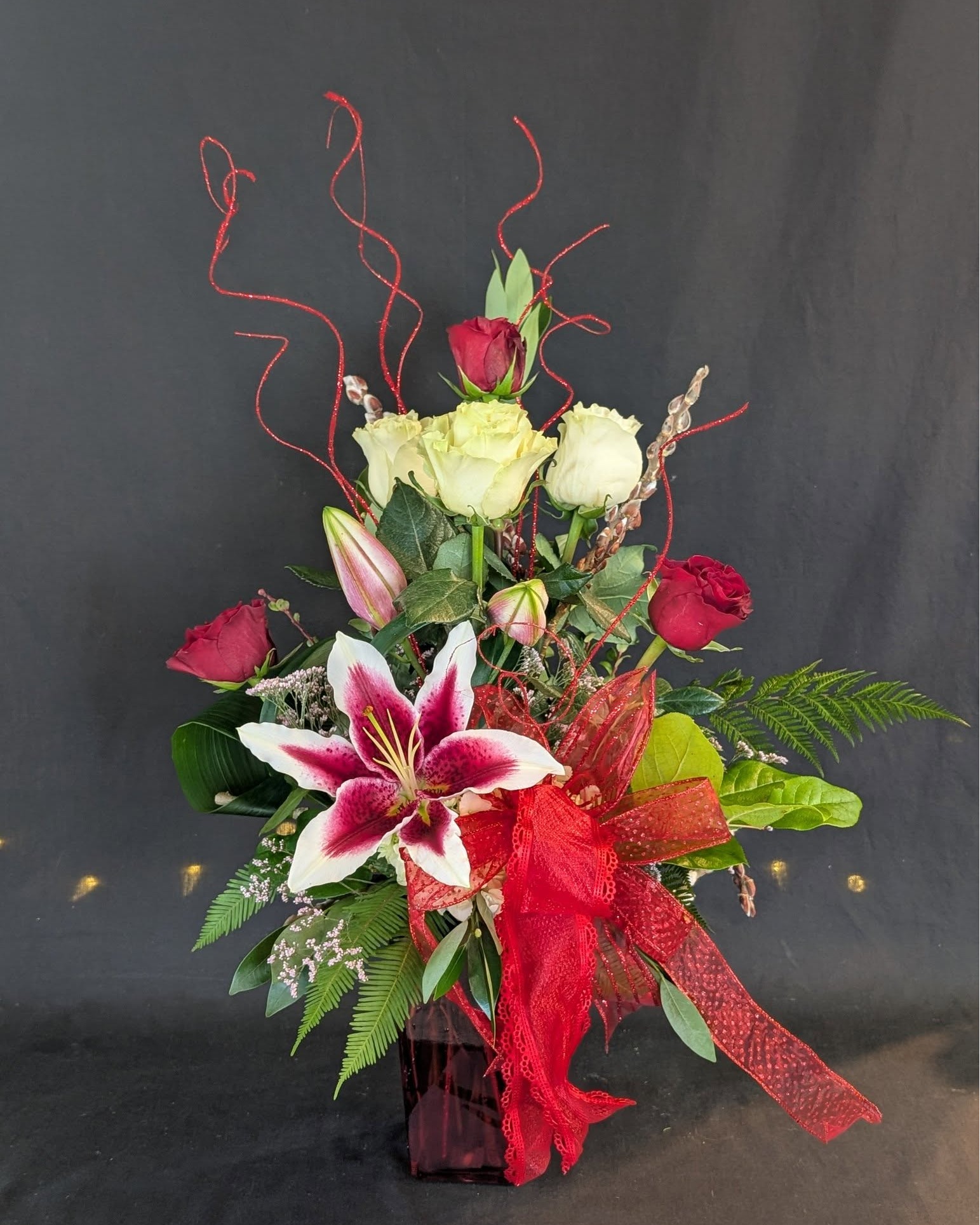 Our designers are hard at work creating a variety of arrangements for this season of love. ๐๐น๐๐ธโจ
#classy #pastel #roses #bouquet #sparkle #pleasing #valentinesdayflowers #AppleBlossomFloral #liliesandroses #lilies #Fragrance #memories