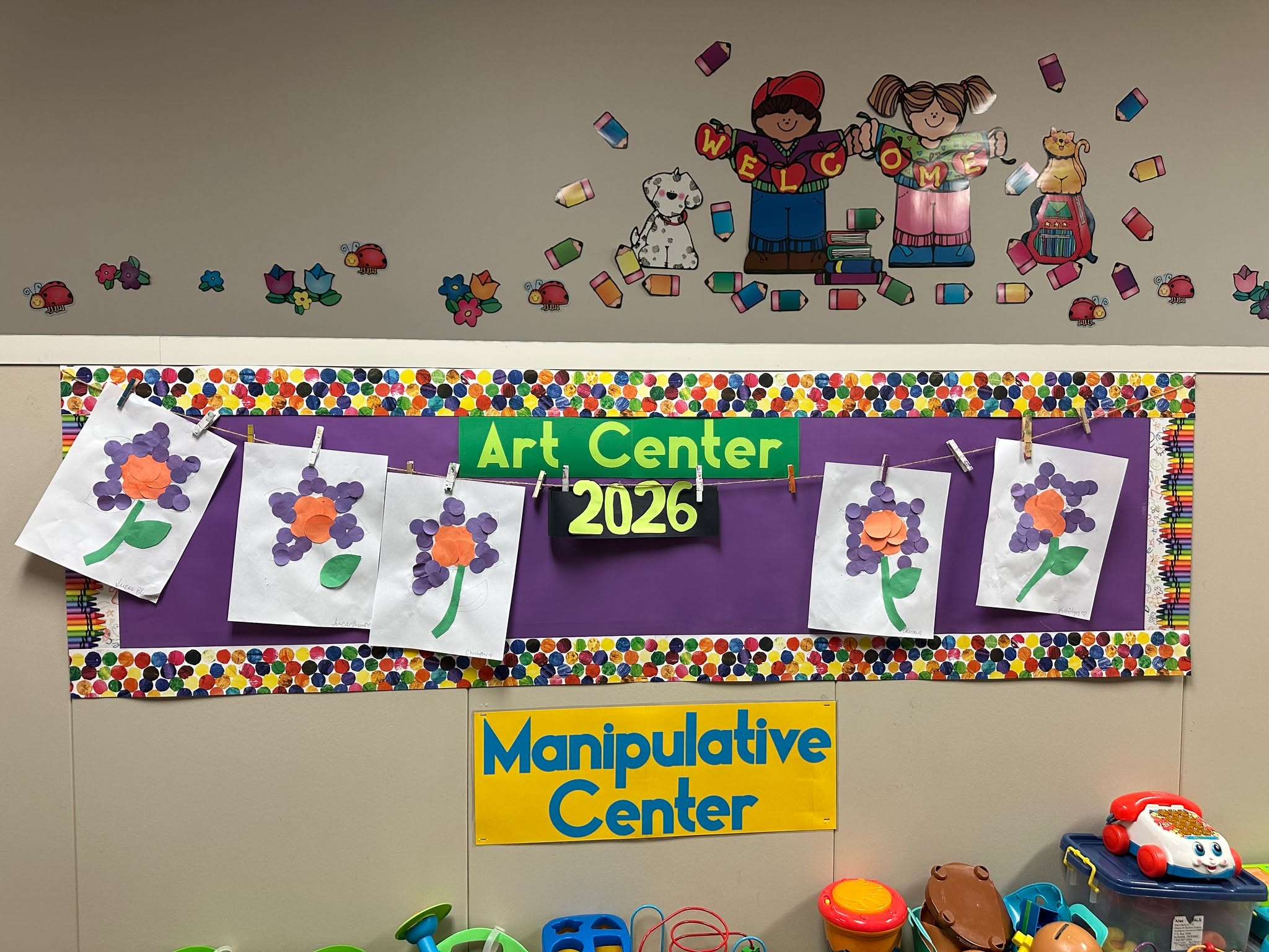Motor development through art. 🌸🎨
In our Manipulative Center, every flower created is an exercise in precision and shape recognition. 🟣✂️ These activities reinforce fine motor skills, combining creativity with clear educational goals for 2026. 🧠✨
Meaningful learning at Tiny Blocks Preschool. 🏫✅
#TinyBlocksPreschool #Manipulatives #FineMotorSkills #EarlyEducation