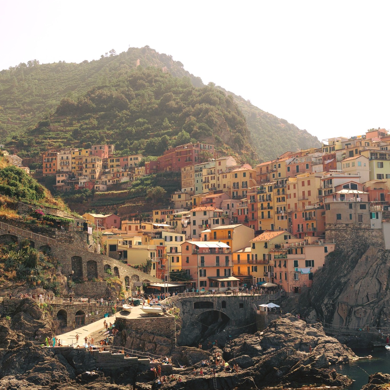 Hidden gems along the Italian coast 🌊
Skip the crowds. Stay in one town. Take the train to explore the rest.
Save this for your next Italy trip 🇮🇹
Follow @vbtravelevents for hidden Mediterranean escapes.
#slowtravelitaly #cinqueterreitaly #mediterraneantravel #italyhidden #travelsmart