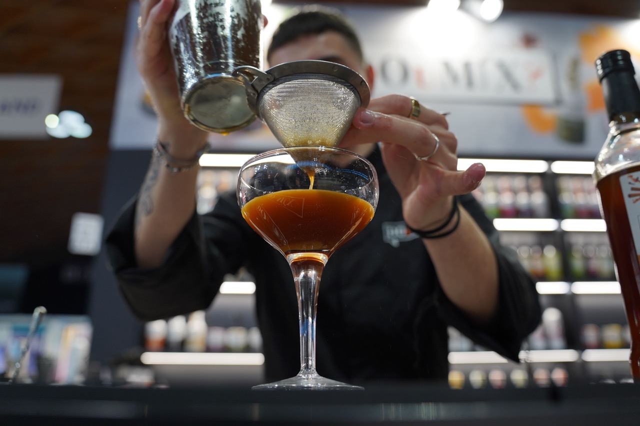 Mind The @beerfoodattraction 🍻
Manca sempre meno alla manifestazione che riunisce la Bar Industry e celebra la più completa offerta del mondo beverage, del casual dining e dell’Out of Home.
La11esima edizione è alle porte e noi siamo felici di affiancare, ancora una volta, l’Ufficio stampa di @iegexpo .
E tu, ci sei o te lo perdi?
.
.
#MindThePop #MediaRelation #DigitalAgency #Parma
