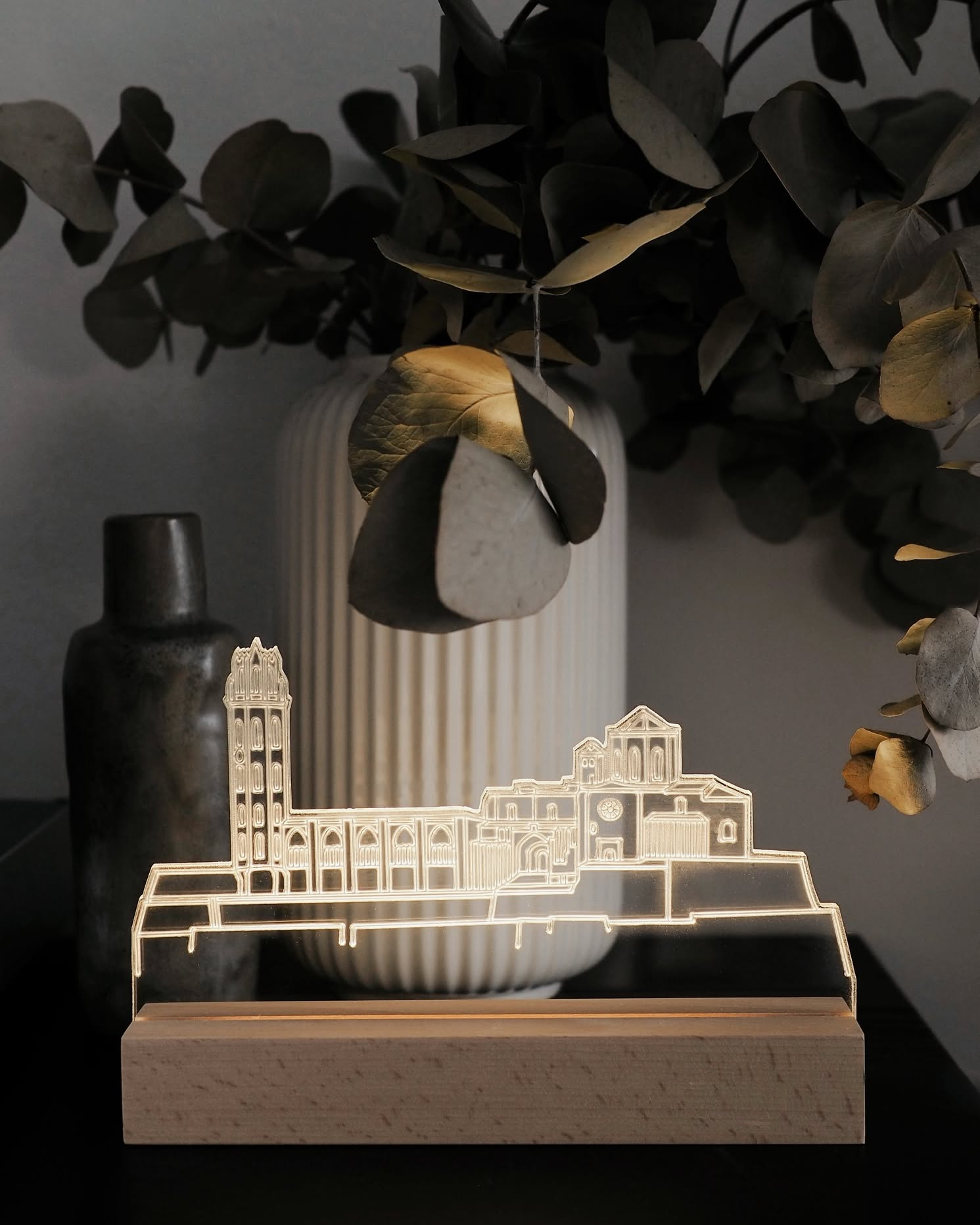 I evidentment, no podia faltar la Seu Vella en llumet! 🥰 Ja disponible a la nostra web!