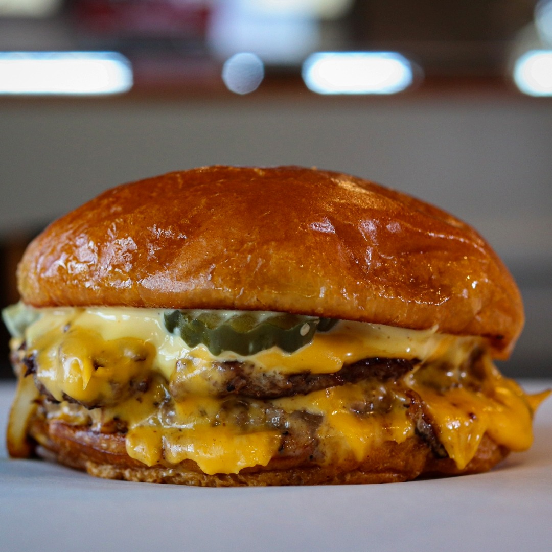 The PONY “SMASH” BURGER!
Built exactly how it’s meant to be — no swaps, no tweaks, just straight-up flavor.
🔥 Single or Double smashed beef
🧀 Melted American cheese
🧅 Grilled onions
🥒 Pickle
🐴 Our signature Pony Sauce
🚫 No substitutions
📍American Legion Thomas Hartung Post 1977
More Info ⬇
https://www.ponyexpresscatering.com
#ponyexpresscatering #ponyexpress #newlenoxillinois #Smashburger