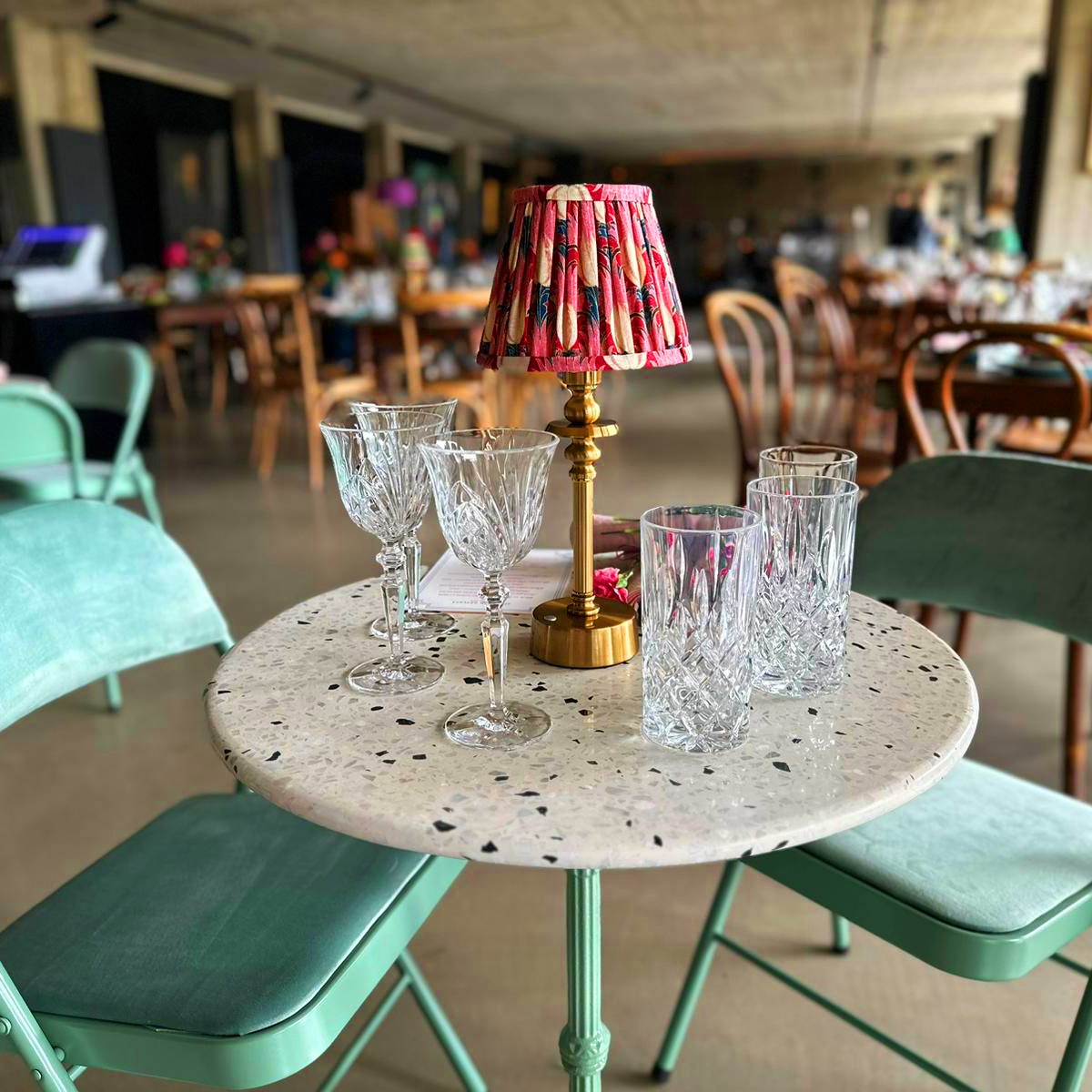 Bei uns finden Sie einzigartige Table Lights, womit Sie jeder Location das gewisse Etwas verleihen. 💎😊
- verschiedene Farben & Stilrichtungen
- akkubetrieben mit langer Laufzeit
- drahtlos
- stoßfest
- dimmbar
https://eventshop.tirol/collections/table-lights
#fantasyeventengineering #eventengineering #tirol #topservice #professionell #zuverlässig #events #lighting #licht #tablelights #tischlampen