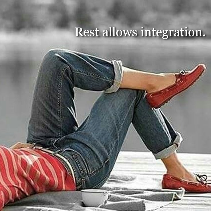 Rest is not collapse.
It is integration.
After prolonged effort, the body seeks quiet.
Not stimulation.
Not improvement.
Rest allows what has been carried to settle and integrate.
What kind of rest is your body asking for?