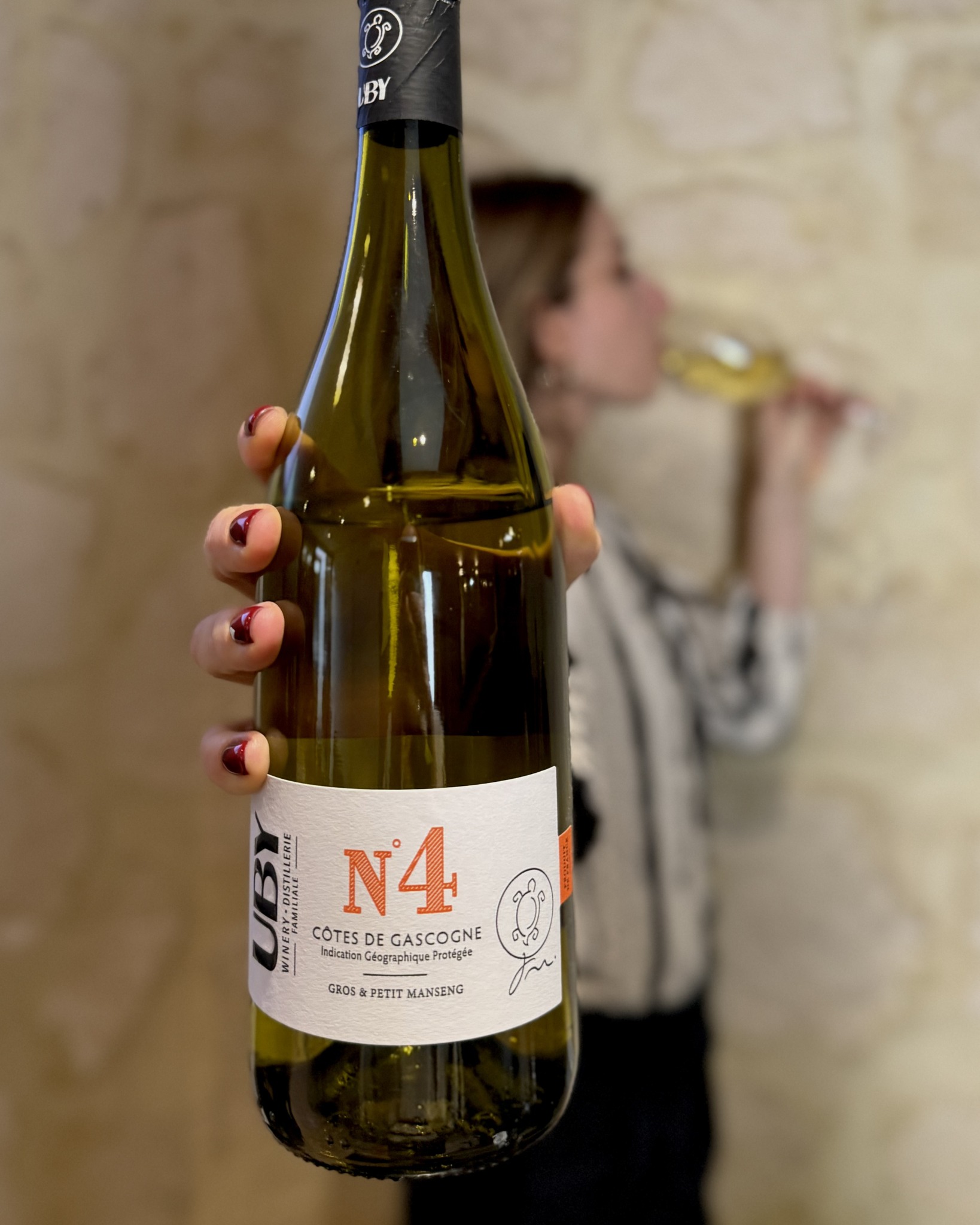 “Fraîcheur garantie dans votre verre !” 🍋
Uby N°4, c’est le blanc qu’on adore : fruité, vif, ultra rafraîchissant… une gorgée et tout s’illumine au Piccolo ✨
Qui trinque avec nous ce soir ? 🥂😉
🍽 Cuisine familiale
📍 434 Rte de Toulouse, Bègles
⏱ Ouvert du mardi au vendredi midi et soir
le samedi uniquement le midi
L’abus d’alcool est dangereux pour la santé. À consommer avec modération.
#Bordeauxmaville
#Begles #quoifaireabordeaux
#bordeauxfood #bordeauxtopfood
#bordeauxresto
#bonnesadressebordeaux
#oumangerbordeaux
#Piccolo #piccolorestaurant
