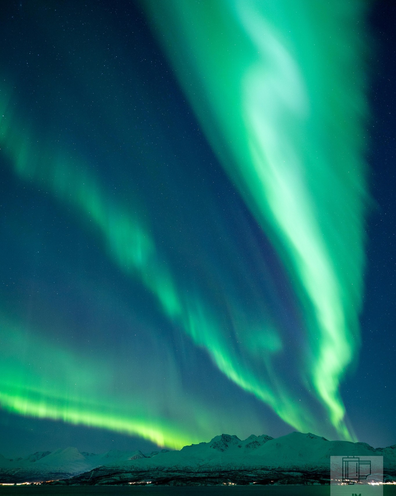 5/5 done. Skjervøy to Kilpisjärvi in January sorted. Learned a ton about shooting in proper cold. Had a great time, but really need to get better at my post shooting process. But life gets in the way sometimes.
#ImACameraGuyNow #OneMistakeAtATime #arcticnorway #arcticfinland #wildlifephotography #auroraborealis #coldweathershooting #70n #norwegianphotography #finnishlapland #photographyjourney #realnotperfect