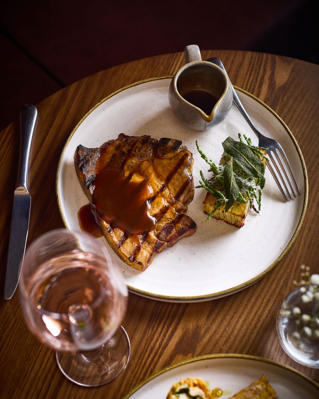 MOTHER'S DAY // Whether you're celebrating, remembering, or just enjoying quality time this Mother's Day, settle in for a Sunday roast with comforting favourites on the menu and her favourite drink ready at the bar.
To take a look at our Sunday menu or make a reservation with us, tap the link in our bio
#motheringsunday #mothersdayatthepub #mothersdayplans #sundaylunch #the#theredlioneastbergholt