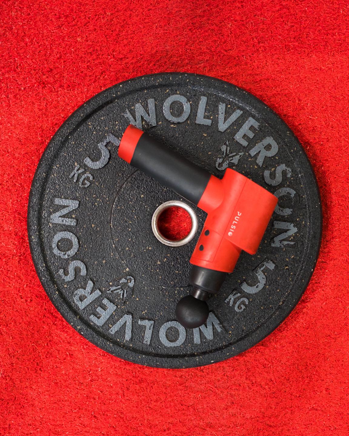 Massage guns aren’t just a “nice-to-have”
They’re a simple way to help your body feel better between sessions. A few minutes on tight spots can boost blood flow, ease that post-training stiffness, and help you move more freely so you can train with better quality (and less niggles).
Use it after training to calm things down, or before to wake muscles up! Just keep it controlled and don’t go hunting bruises.