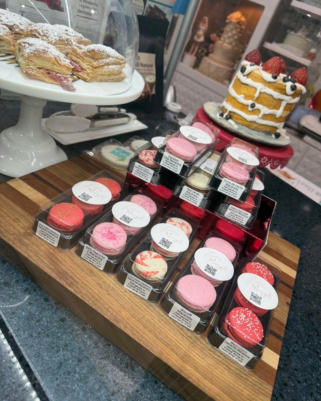 Macarons for your Valentine’s Friends! Ready for gift/giving at The Sweet Chalet Shoppe this Friday 13th from 11:30 am to 5:00pm come get your coffee brand and your sweets too!! #thesweetchaletshoppe #thesweetchalet #sweet #macarons #sweet #treat #SweetTreats #valentines #valentinesday #valentinesday❤️ #ValentinesDayChallenge #valentinesdaygiftideas #valentinesdaygift #valentinesale #patisseries #dessertslover #coffee #break #coffeebreaks