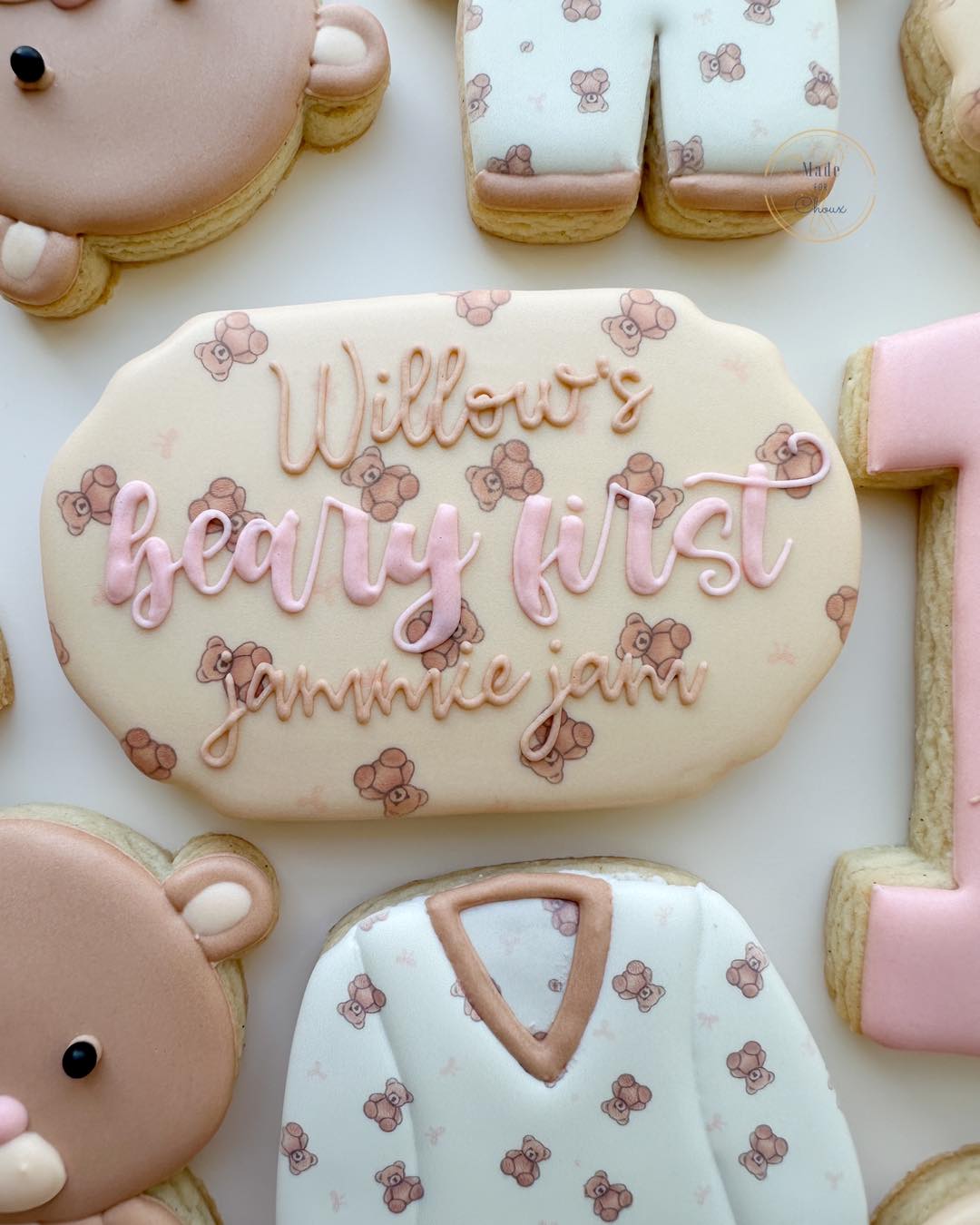 In a world that can feel a little too much at times, these cookies are a sweet reminder to pause for unadulterated joy. 🧸✨
Amidst the chaos, we celebrate the magic of first birthdays and cozy "jammie jams." Happy beary first birthday, Willow!
.
.
.
.
.
.
#bearyfirstbirthday #bearcookies #birthdaycookies #delawarecookies #middletownde #firstbirthdaycookies