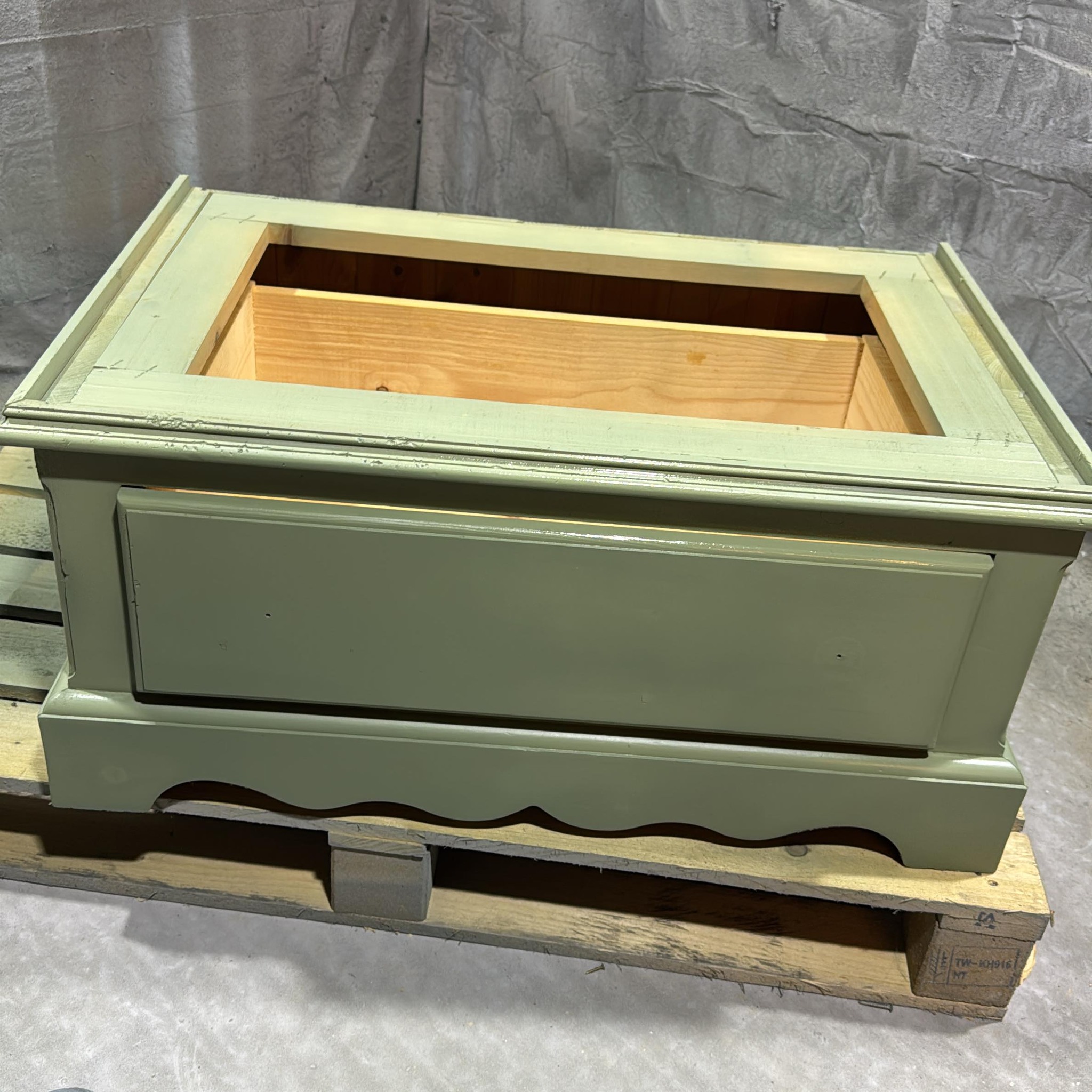 Guess what being painted ?