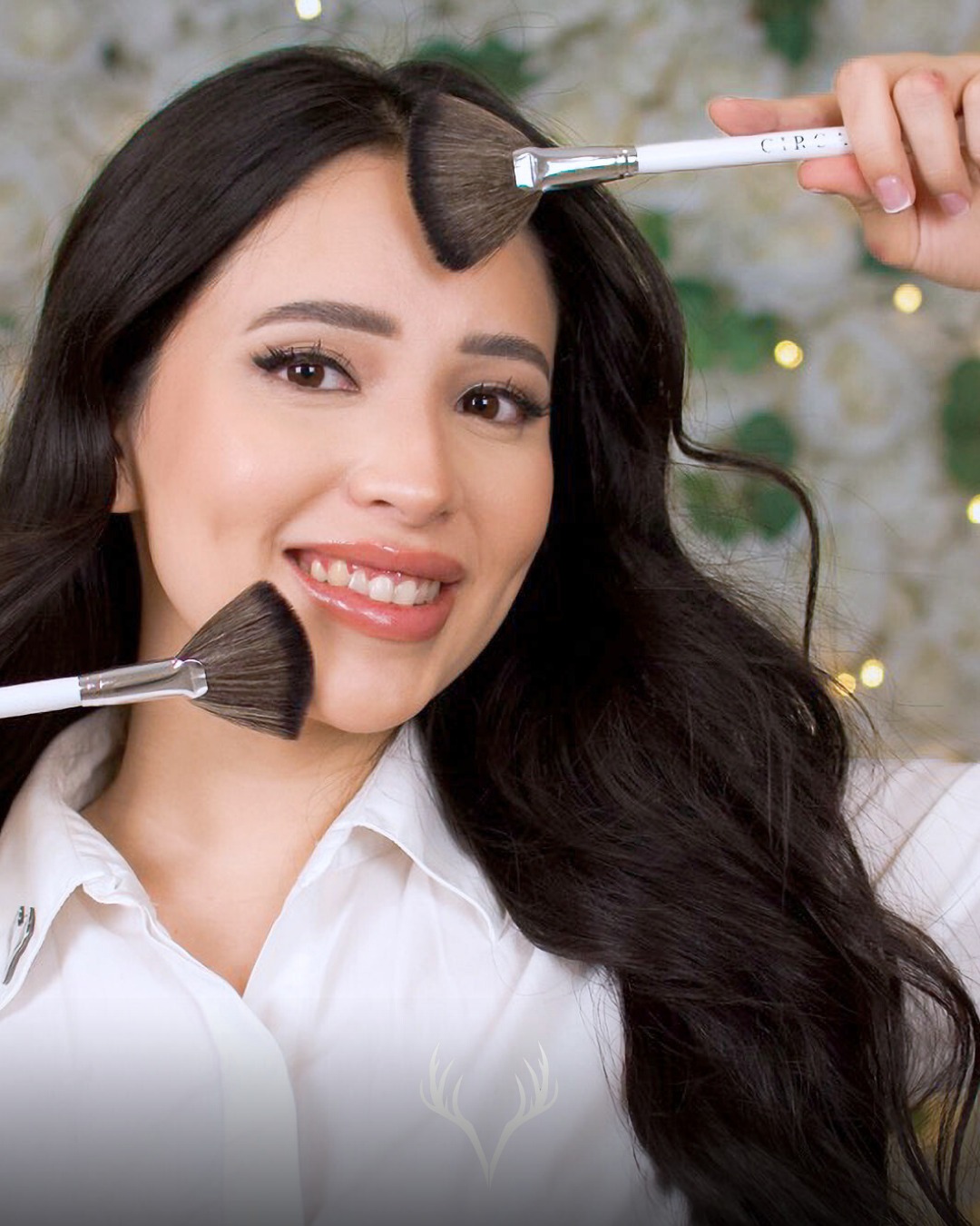 Manchmal erkennt man eine richtig gute Kosmetikerin nicht daran, wie schön sie Produkte aufstellt – sondern daran, wie sie dich anschaut, bevor sie überhaupt irgendwas macht. 👀✨
Jasmin ist genau so eine.
Da kommt jemand rein und sagt: „Meine Haut spinnt einfach.“
Und Jasmin denkt nicht in „eine Behandlung“, sondern in Zusammenhängen:
Was ist gerade los – Barriere? Entzündung? Stress? Hormone? Pflegefehler? Jahreszeit? Routine? 🔬
Sie ist unsere Head of Kosmetik – und sie hat diese Mischung aus Ruhe und Präzision, die man selten findet:
• Sie hört zu, ohne zu bewerten.
• Sie erklärt so, dass man’s wirklich versteht.
• Und sie ist ehrlich – auch wenn die Wahrheit manchmal ist: „Heute machen wir weniger, damit die Haut mehr kann.“
Für Jasmin ist gesunde Haut kein Glück.
Es ist ein Plan. Eine Strategie. Und konsequente Umsetzung. 🤍
Und genau deshalb lieben ihre Kund:innen sie: weil sie nicht nur behandelt – sie begleitet.
Wenn du dir echte Hautveränderung wünschst (und nicht nur ein „kurz schöner“-Gefühl): Jasmin ist deine Adresse in der Beauty Bar Baden. ✨
📍 Beauty Bar Baden – Kosmetik & Hautgesundheit
📞 Termine telefonisch oder über unser Online-Buchungstool
#beautybarbaden #kosmetikbaden #hautgesundheit #skincoach #skincareexpert #jasmin #teambeautybarbaden #facialbaden #observhautalyse #hautbarriere #akneberatung #antiagingbaden #circadia #hydrafacialbaden #badenbeiwien