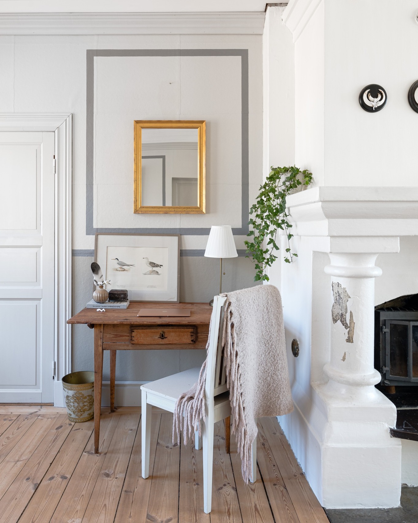 Happy Monday!
Hoppas att helgen har varit fin! Vi vaknar upp här, mitt i ett pågående sportlov på gården. Pingisbordet har redan varit igång i en halvtimme, skridskor står på agendan. Detta kombineras med några digitala möten. Lyxen att kunna jobba varifrån man vill och styra sina arbetsdagar. Just den typen av frihet är det som motiverar mig allra mest om jag ska vara ärlig. Det är för- och nackdelar med att driva eget (ni som vet ni vet 😁), men friheten är nice.
Njut av dagen!