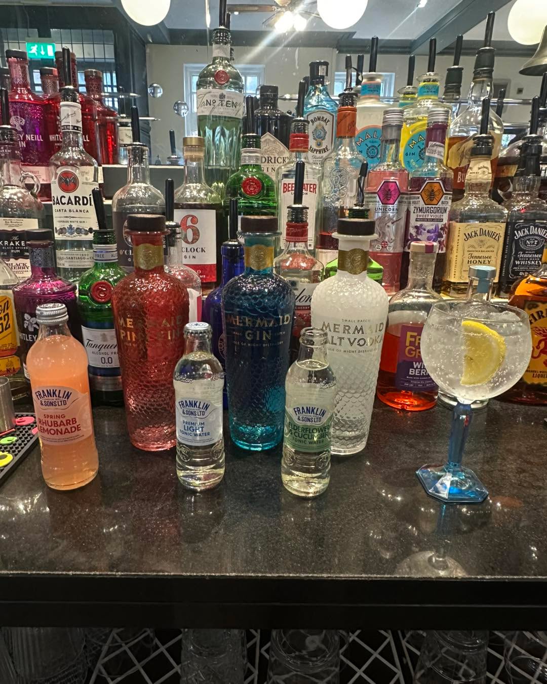 🧜🏼♀️CALLING ALL GIN LOVERS🧜🏼♀️
😆And maybe a cheeky vodka 😆
Welcome to our newest additions the award winning Mermaid Distillery & Franklin & Sons LTD 🍾
Mermaid Gin - A dry gin that blends lemon zest, peppery notes of grains of paradise & a hint of sea air 🌊
Mermaid Pink Gin - The same as their gorgeous original but added notes of summer fruits 🍇
Mermaid Salt Vodka - A classic Vodka shot with a of their locally sourced sea salt to enhancing its smoothness and flavour 🥃
These can all be mixed with our fresh new mixers 😋