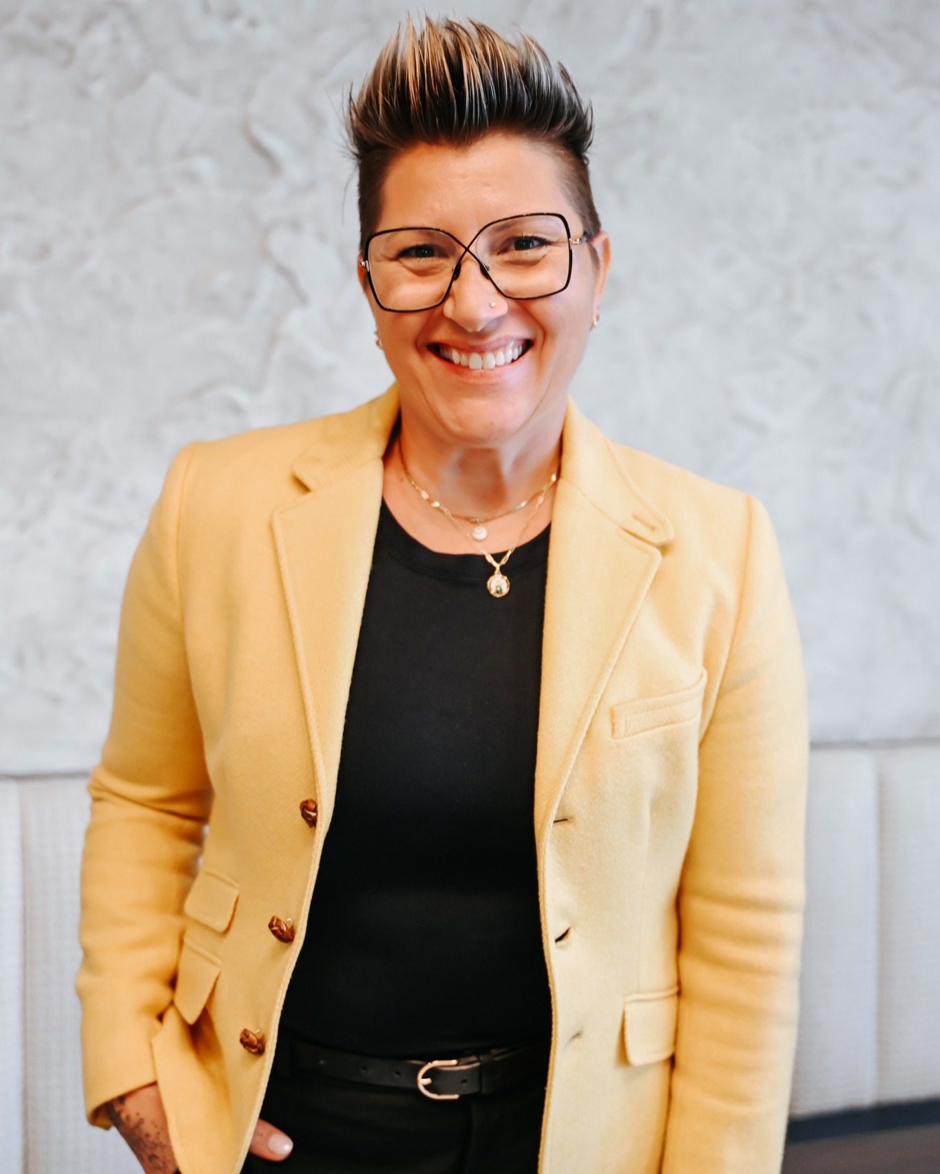 💖 Bon dimanche les filles !
Profitez de cette journée pour réserver votre séance photo spéciale PROMO à l’occasion de la Journée internationale des droits des femmes.
Cette journée me tient énormément à cœur, car c’est le moment parfait pour se célébrer et prendre du temps pour soi.
Cette promotion est un vrai cadeau du cœur, pour vous rappeler à quel point vous êtes incroyables et uniques. 🌸
@moonstars_goddess @coexist_yoga #femme #8mars #forte #promotion #photoshoot