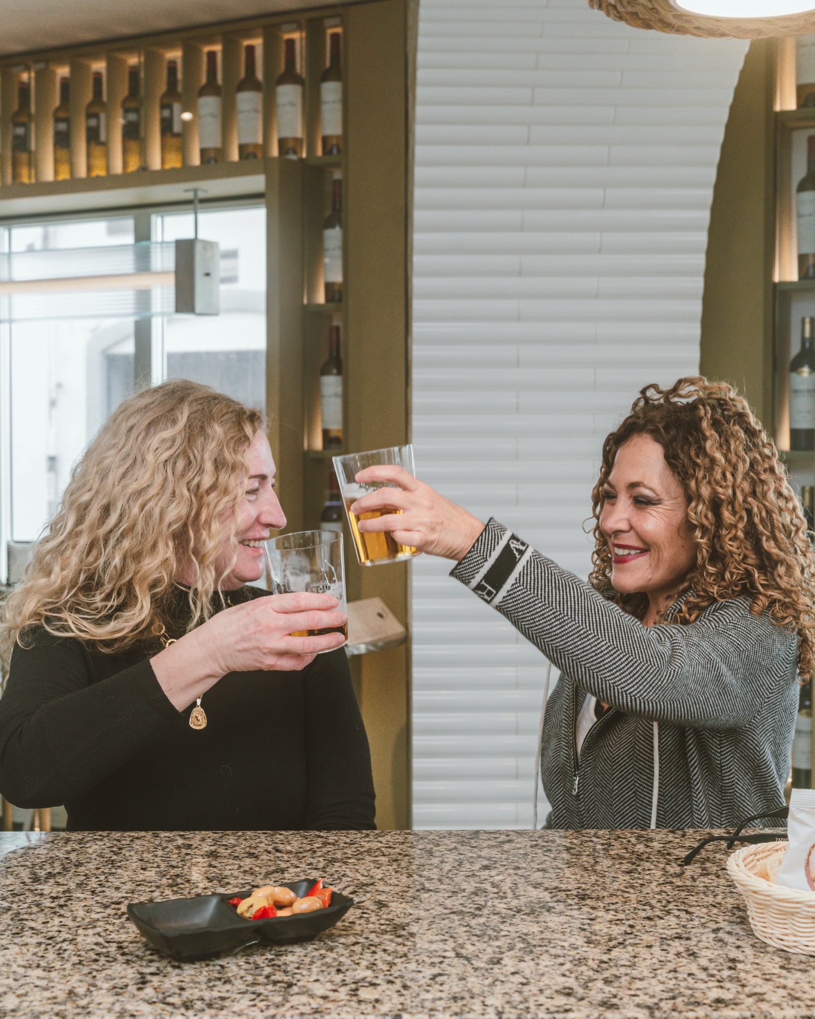 ¡Que viva la vida! 🥂 ¡Que vivan las amigas! 🍻 ¡Que vivan los buenos brindis, su buena cerveza fresquita y el tapeo que alegra la semana!
-
#taberna #sanfernando #doñafrasquita #cocina