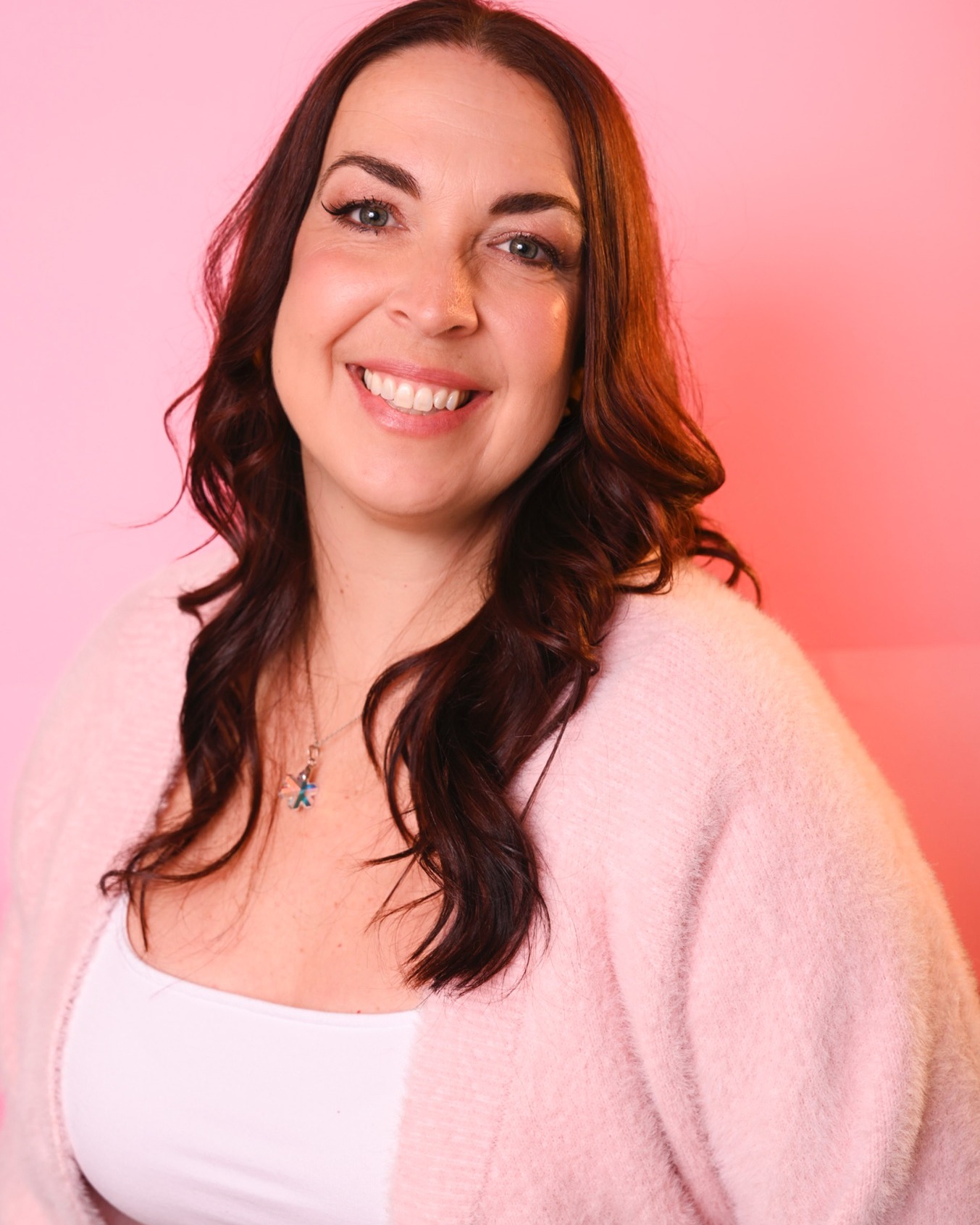 💗 CÉLÉBRONS LES FEMMES 💗
À l’occasion de la Journée internationale des droits des femmes, je lance ma traditionnelle journée de shooting ✨
📸 20 minutes en studio
✨ 5 photos retouchées
💥 111$ (mon plus gros rabais de l’année !)
Pour tes réseaux, ton branding ou simplement pour te voir belle, forte et assumée 🌹
Les places sont limitées 💕
@melissalaroche_osteopathie