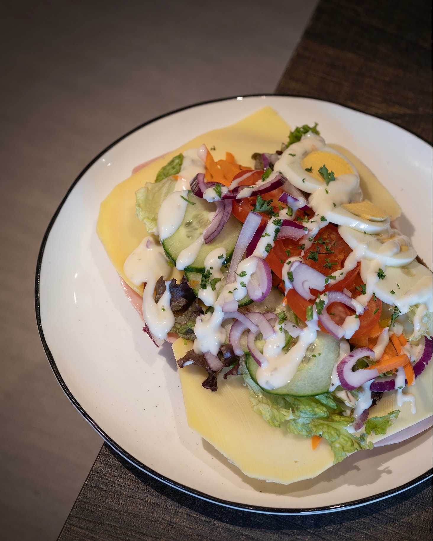 ❗Wij zijn weer geopend!🤩
Vanaf 11.30 uur is onze keuken klaar om bijvoorbeeld te zorgen voor wit/ bruin brood gezond🍞🥒🍅🥚 of onze overheerlijke huisgemaakte en gegratineerde🧀 uiensoep🥣!
Uiteraard staan er op onze lunchkaart🍽 ook nog volop andere heerlijke gerechten!😋
Graag tot snel en...Zondheed!🍻
#lunch #gezond #uiensoep #brasserie #zondheed #genberg #ubachsberg #gemeentevoerendaal #eetcafé #visitzuidlimburg #landvankalk