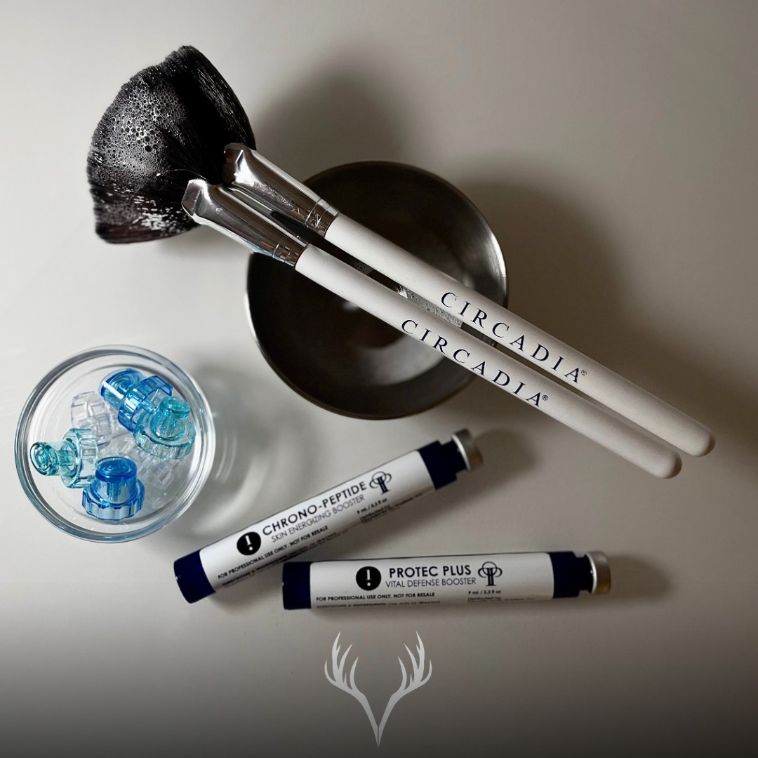 HydraFacial in Baden – Basic kann jeder. Wir machen es individuell. ✨
Ihr kennt unser Standard HydraFacial wahrscheinlich schon: reinigen, peelen, ausreinigen, durchfeuchten – dieser „Glow“ ist einfach ein Klassiker.
Aber wusstest du, dass wir bei uns jedes HydraFacial wie ein Kombi-Treatment aufbauen können?
Denn bei HydraFacial geht es nicht nur um „die Behandlung“, sondern um die Details, die den Unterschied machen:
🔬 Personalisierte Abtragung & Tipps
Wir passen die Intensität und die Steps an deinen Hautzustand an – nicht nach Schema F, sondern nach dem, was deine Haut heute wirklich verträgt und braucht.
💧 Booster-Auswahl statt Einheitslösung
Booster sind wie ein gezielter Wirkstoff-Upgrade: je nach Ziel (z. B. Glow, Ausgleich, Unreinheiten, Anti-Aging, Hydration) wählen wir die passende Option – damit das Treatment nicht nur gut aussieht, sondern wirklich an deinem Hautthema arbeitet.
🧖♀️ Masken-Add-ons & Upgrades
Und ja: wir können dein HydraFacial mit Masken-Add-ons oder weiteren Upgrades kombinieren, um das Ergebnis aufs nächste Level zu bringen. Gerade wenn du sagst „ich will mehr“, ist das der Punkt, an dem aus einem Standard-Treatment ein wirklich maßgeschneidertes Skin-Programm wird.
Wir haben so viele Möglichkeiten, dein HydraFacial zu etwas ganz Besonderem zu machen – weil Haut nicht gleich Haut ist.
Basic kann jeder. Wir sind Spezialisten für Hautgesundheit. 🤍
📍 Beauty Bar Baden – HydraFacial & Hautkonzepte
📞 Termine telefonisch oder über unser Online-Buchungstool
#hydrafacialbaden #hydrafacial #hautgesundheit #skintreatment #booster #facialbaden #kosmetikbaden #beautybarbaden #badenbeiwien #skintransformation #glowtreatment #unreinehaut #antiagingbaden #observhautalyse #selfcarebaden