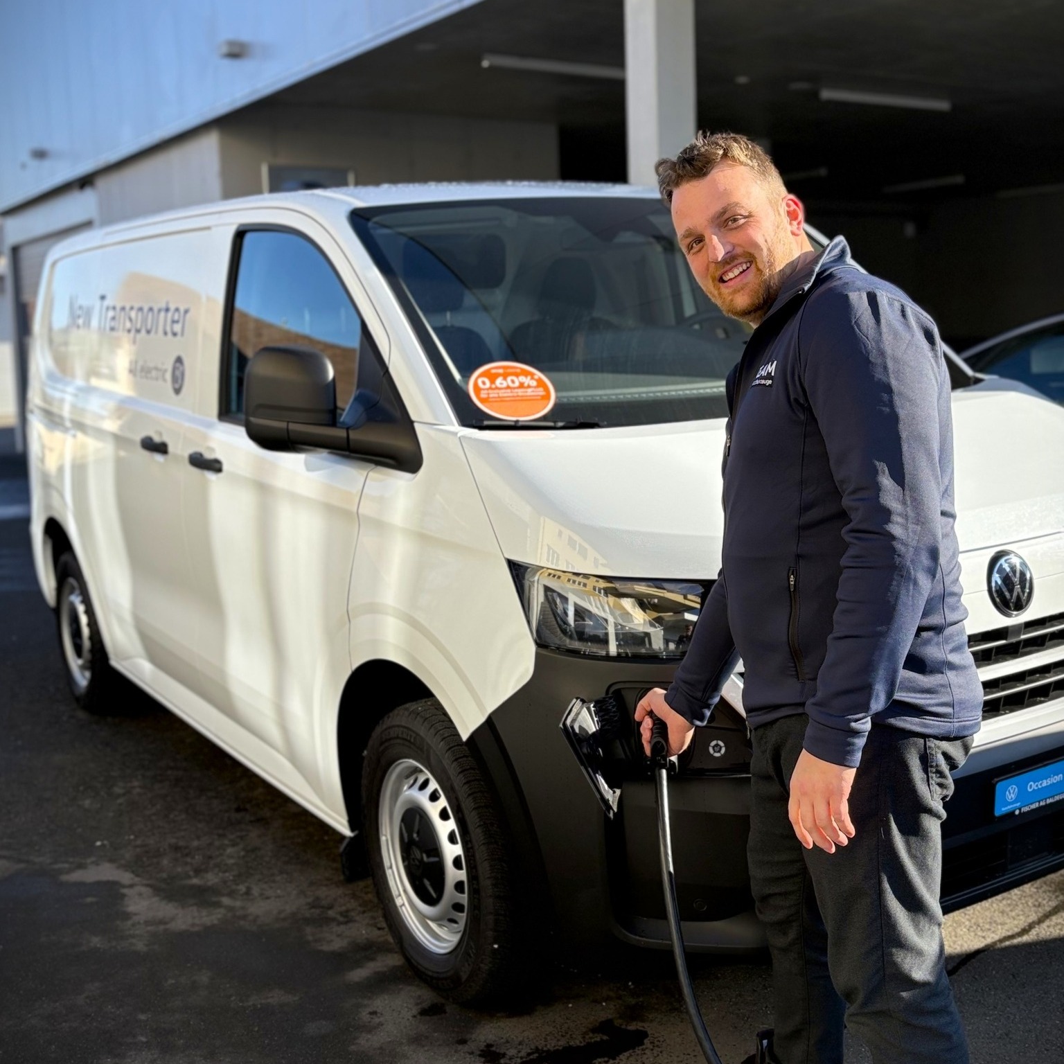 🚗⚡ Willkommen im Team!
Seit Januar 2026 verstärkt Samuel Geiser unser Verkaufsteam bei der Fischer AG Baldegg 🙌
Sein Fokus:
🔹 VW Nutzfahrzeuge
🔹 Elektromobilität & zukunftsorientierte Mobilitätslösungen
Was ihn auszeichnet?
👉 Nähe zum Kunden
👉 Ehrliche Beratung
👉 Perfekt passend zu unserem Familienbetrieb
Wir freuen uns auf viele spannende Projekte und zufriedene Kundinnen und Kunden!
#willkommenimteam #vwnutzfahrzeuge #elektromobilitaet #familienbetrieb #verkauf #mobilitaet #samuelgeiser #fischeragbaldegg
