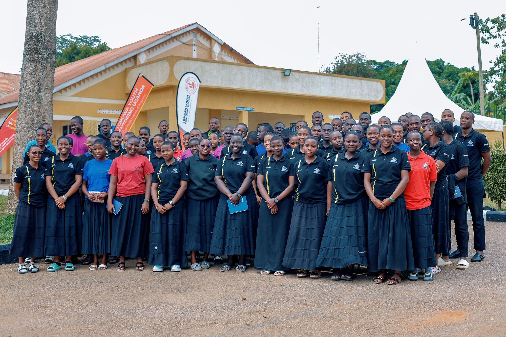 Our time with the student leaders at Seeta High School A Campus during the Leadership, Empowerment & Development (LED) Program was filled with thoughtful questions, and moments of reflection. The session encouraged students to think beyond titles and positions, and instead focus on responsibility, character, and positive influence.
#TopowaYouthUg
#inspiremotivategrow
#topowaledprogram
#seetahighschoolmukono
#seetaschools