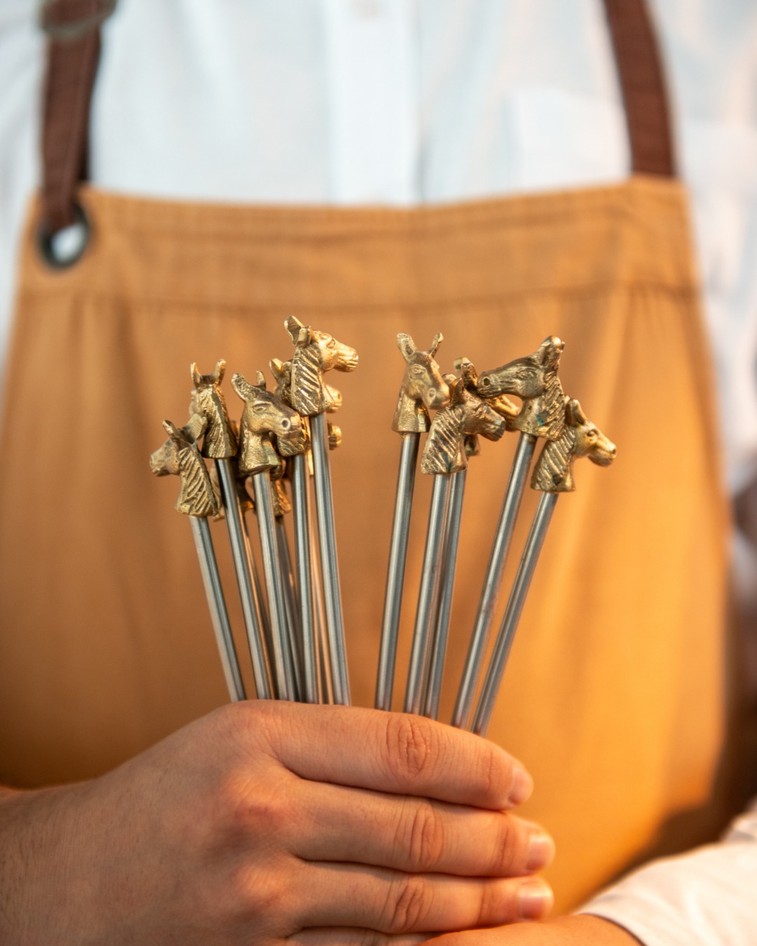 Eagle-eyed diners at Jharokha, we see you noticing the thoughtful nods to India’s rich polo heritage woven throughout our space. From the elegant horse-head drink picks peeking out of your cocktails to the vintage polo mallets displayed on our walls, each detail is a quiet tribute to this noble sport.
Why polo? Historically, these prestigious clubs were more than sporting grounds — they were social hubs where royalty gathered for grand feasts and refined dining. Our homage to polo celebrates that elegant era, where sport, culture, and exceptional Indian cuisine came together seamlessly.
สำหรับแขกสายสังเกต เราเห็นคุณกำลังมองหาดีเทลเล็ก ๆ ที่ซ่อนอยู่ทั่ว Jharokha ตั้งแต่ที่จิ้มเครื่องดื่มรูปหัวม้าในค็อกเทลของคุณ ไปจนถึงไม้โปโลวินเทจที่ประดับอยู่บนผนัง ทุกองค์ประกอบล้วนเป็นการคารวะต่อกีฬาขุนนางชนิดนี้
เหตุใดจึงเป็นโปโล? ในอดีต สโมสรโปโลไม่ได้เป็นเพียงสนามแข่งขัน แต่ยังเป็นศูนย์กลางทางสังคม ที่เหล่าราชวงศ์มารวมตัวเพื่อร่วมงานเลี้ยงอันหรูหรา การยกย่องโปโลของเราจึงเป็นการเฉลิมฉลองยุคสมัยที่กีฬา วัฒนธรรม และอาหารอินเดียชั้นเลิศหลอมรวมกันอย่างงดงาม
👉🏼 For reservations: Link in Bio.
📞082-997-3399
📍Erawan Bangkok, Fl.2
🕒 Open Daily, 11:30 - 22:30
#JharokhabyIndus #JharokhaBkk #JharokhaBangkok #CelebratewithJharokha #IndianCuisine