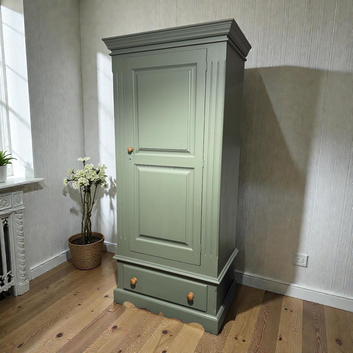 Morning Happy Half Term Monday!
Back in the workshop today to complete wardrobe number 2. They are both currently on the website and looking for new homes. I do also have a pair of bedsides which can be completed to match.
Check them out online today!
Www.Claresboutique.Com