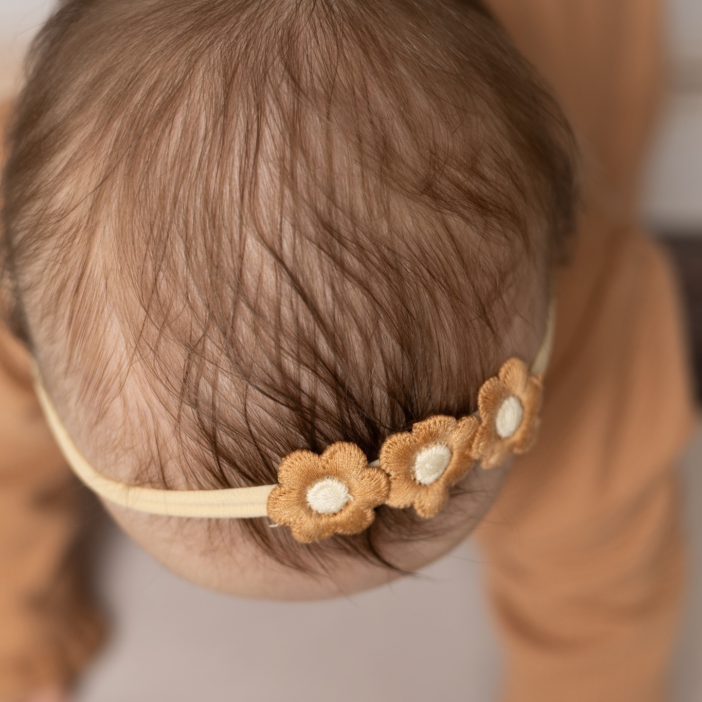 Obsessed over this sweet, wispy lil baby hair.
The fuzzy lil neck rolls.. the tiniest details that change overnight.
I am absolutely longing to see more newborns and babies (up to 2yr) in the studio this season!
If you've been thinking about booking - this is your sign! ✨🌼👉WaywindPhoto.com/pricing
#Photographer #StudioPhotography #Milestones #TheWaywindExperience