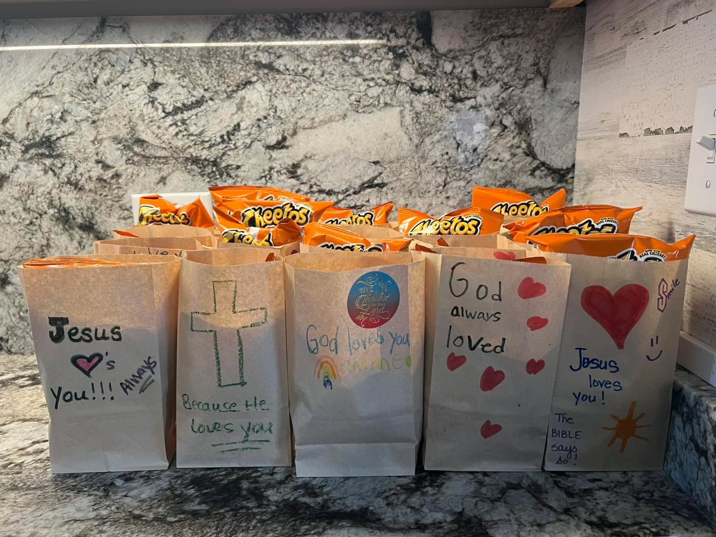 Special thanks to the sweet kiddos who made these blessing bags for our guests for yesterday’s Valentines Day clinic!
They were a BIG hit❤️❤️