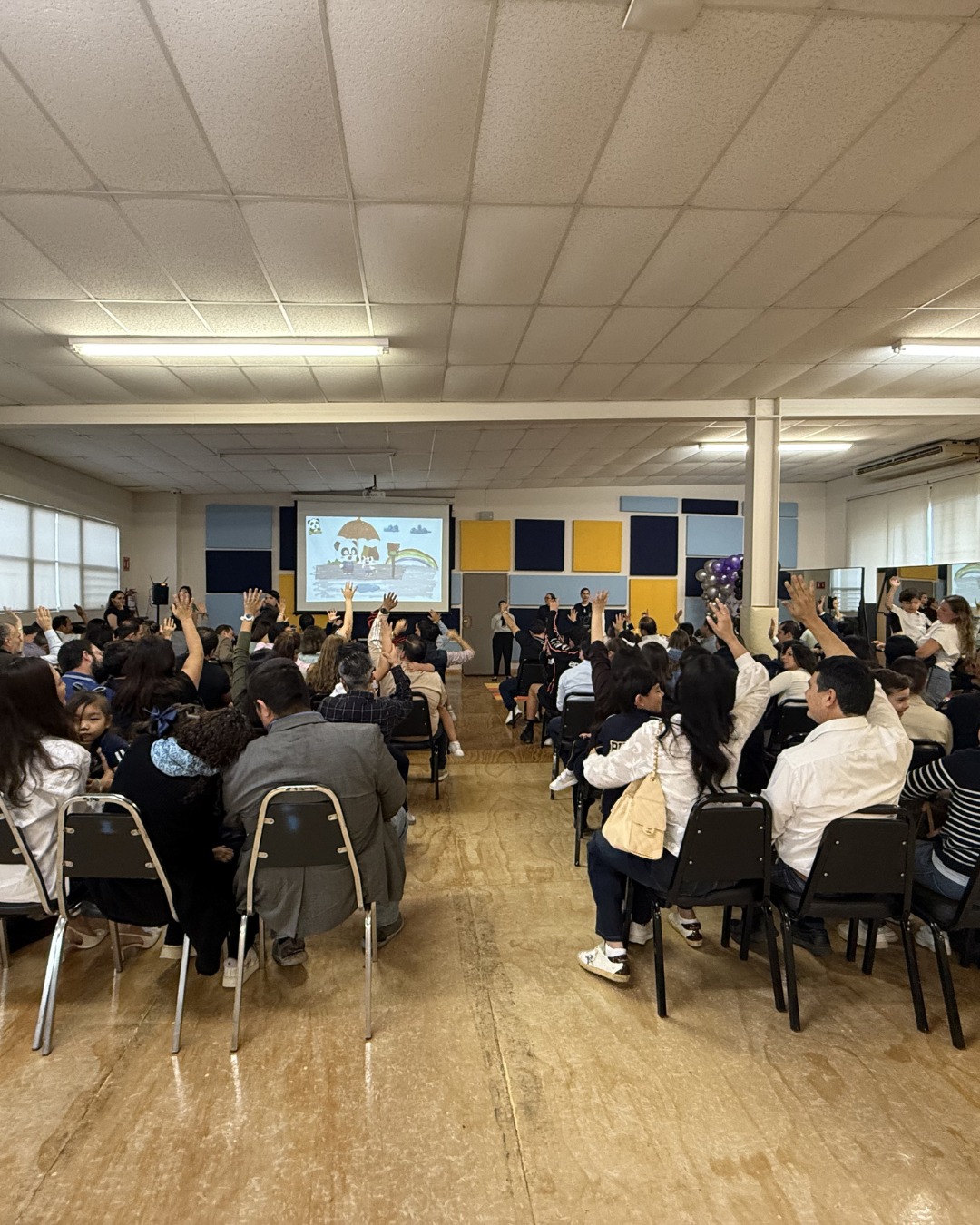 Our P2 families experienced “The Gift of Helping,” an event that allowed us, as a community, to continue weaving together the values that will guide them throughout their lives. Seeing the children observe, imitate, and say “How can I help you?” strengthens their empathy, self-esteem, and their ability to live and collaborate with others. 🤲 #WeAreISR