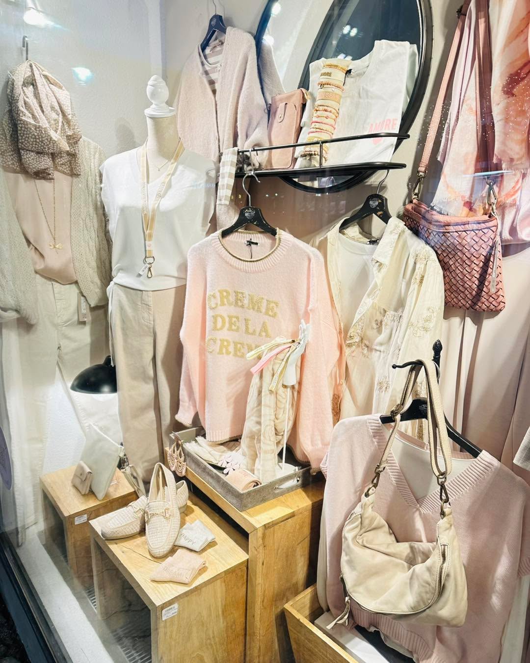 Creme de la Creme š«¶š¼
Unsere Ćffnungszeiten:
Montag-Freitag 9 - 18 Uhr
Samstag 9 - 17 Uhr
@cubes_baden
ā
Hier findet ihr uns:
CUBEāS M2 Rathausgasse 8, 2500 Baden
CUBEāS M³ Rathausgasse 12, 2500 Baden