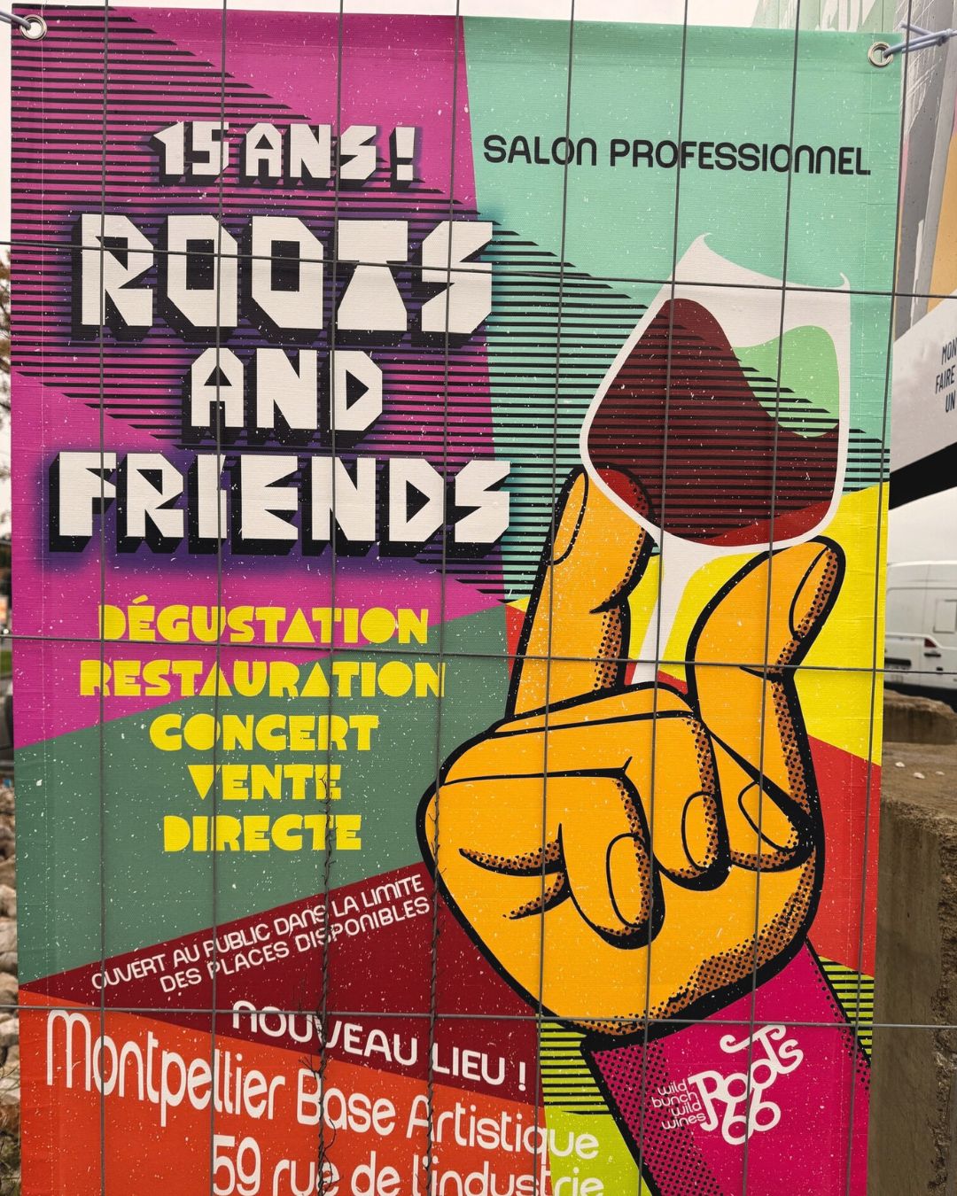 Estuvimos en Roots and Friends 2026, una feria llena de energía y proyectos con identidad propia.
Fuimos con un objetivo claro: descubrir nuevas referencias para seguir ampliando nuestro catálogo con vinos auténticos y productores que trabajan con coherencia y personalidad.
Pronto os iremos enseñando todo lo que encontramos… 👀🍇