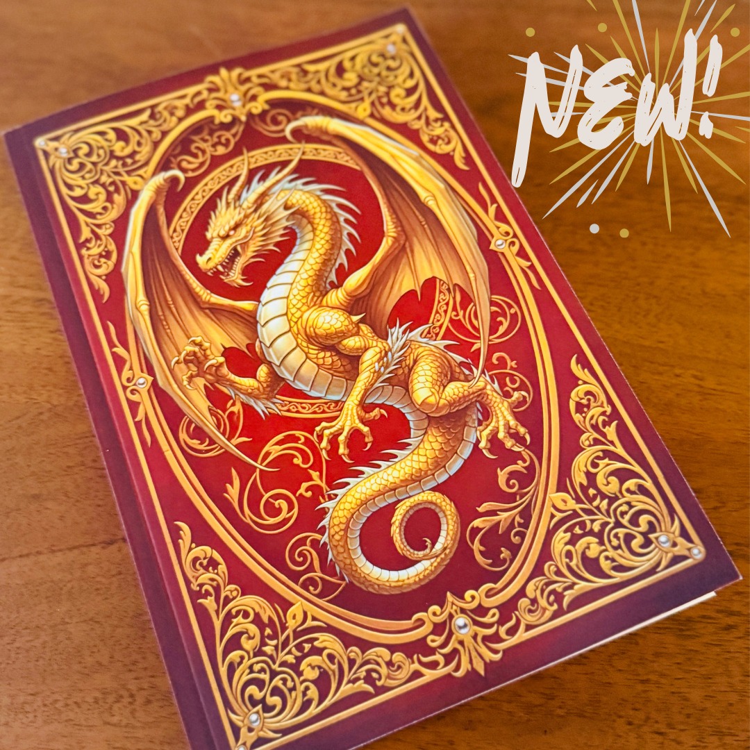 Es gibt etwas Magisches an einem frischen Notizbuch. Diese leeren Seiten, die darauf warten, gefüllt zu werden. Die Möglichkeiten, die in ihnen stecken.
Das Golden Dragon Notizbuch verbindet genau das – den Zauber des Neuanfangs mit der Kraft mythischer Kreaturen. A5 Format, linierte Seiten und Drachenmuster, die dich auf jeder Seite begleiten.
Für alle Momente, in denen du spürst: Jetzt beginnt etwas Neues. 🔥
Werbung: Link im Bio.
#drachen #dragon #wirliebendrachen #journals #schreiben