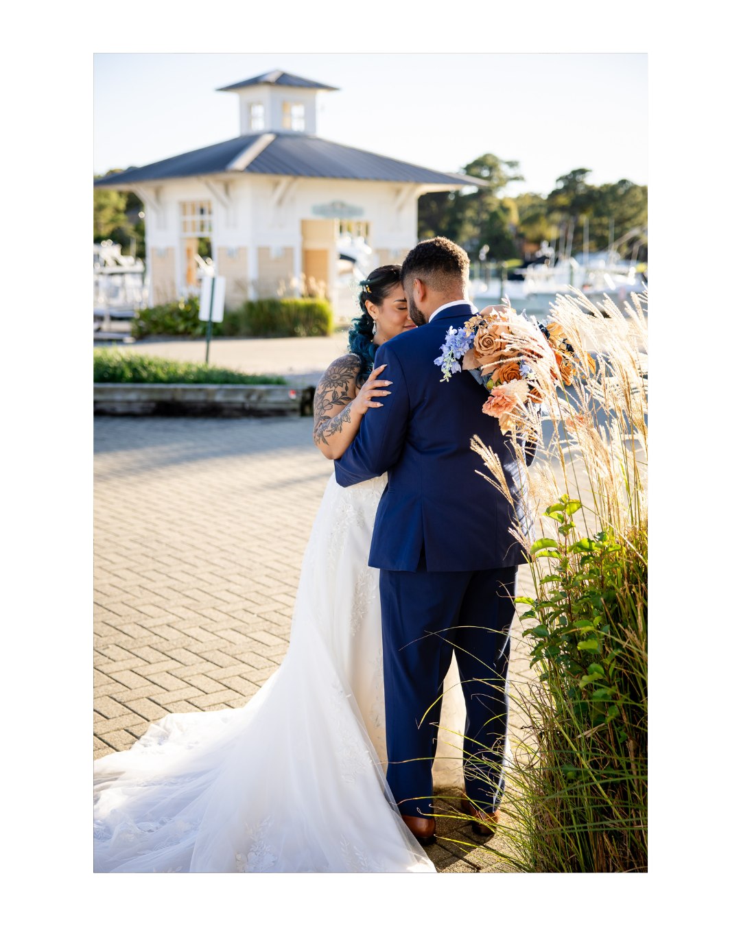 The light.
The marina.
The florals… her shoes?? 😍
That’s it. That’s the post.
Associate shooting with @photography_byjo at The Gala 417 and honestly… I’ll never get tired of a waterfront wedding.
. Virginia Beach waterfront wedding . The Gala 417 wedding venue . Virginia Beach bride . Virginia wedding photographer . Silk Wheat Photography