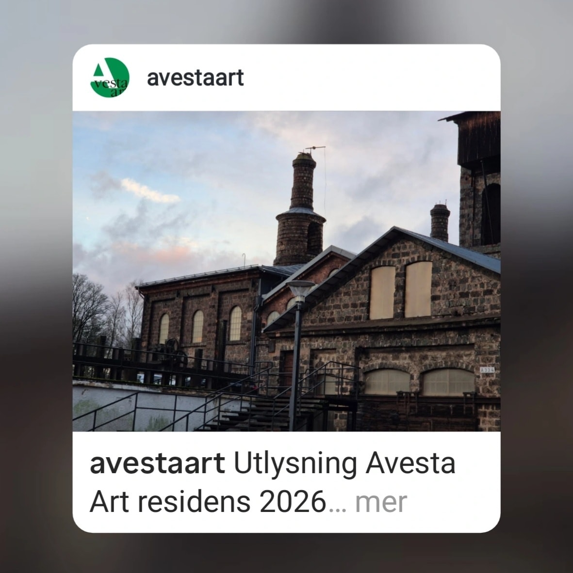 Delat inlägg från @avestaart :
---
" Utlysning Avesta Art residens 2026
Verket utlyser Avesta Art residens. Residenset syftar till att stärka förutsättningarna för det professionella konstlivet i Dalarna och att utveckla Avesta Art och Verket. Öppet att söka för utbildade, yrkesverksamma konstnärer. Residenskonstnären får utställningsplats i Verket, i direkt anslutning till residensperioden och fram tills säsongsavslutning den 20 september. Avesta Art residens genomförs med stöd från Region Dalarna.
Hur du ansöker och mer info hittar du via länk i profilen. " @avestaart