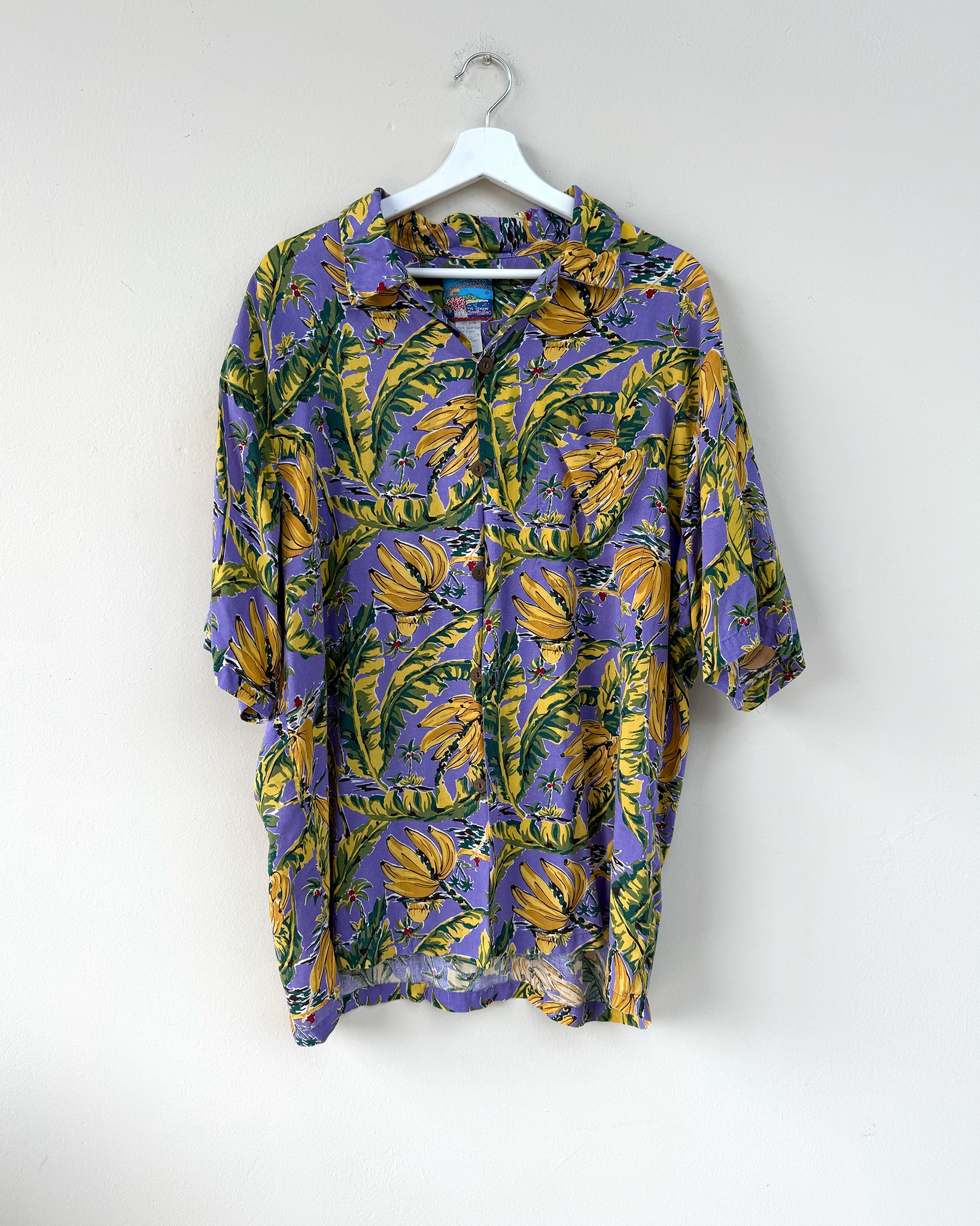 Aloha vibes. Colore puro. 🌺
In vendita camicia hawaiiana originale Made in Hawaii, taglia XL, super colorata e pronta a farsi notare. Un capo autentico che porta con sé tutto lo spirito delle isole.
🌴 Dettagli del prodotto
🔹 Origine: Made in Hawaii
🔹 Taglia: XL
🔹 Stile: Aloha shirt tradizionale
🔹 Fantasia: super colorata, floreale/tropicale
🔹 Vestibilità: comoda e leggera, perfetta per la stagione calda
Perfetta per outfit estivi, festival, vacanze o per dare un tocco bold anche in città.
Non è solo una camicia, è un mood.
🛒 Disponibile sul nostro shop on-line oppure in Store
💬 Contattaci per qualsiasi informazione o dettaglio che vuoi sapere
#AlohaStyle #HawaiianShirt #SummerVibes