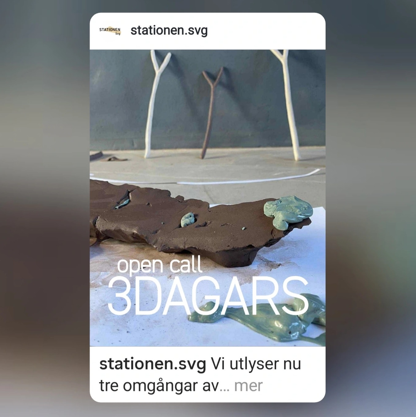 Delat inlägg från @stationen.svg :
---
" Vi utlyser nu tre omgångar av korttidsresidenset 3dagars på Stationen 2026!
Formatet passar bra för konstnärer som av olika anledningar inte har möjlighet att åka hemifrån längre perioder, men också för den som behöver pröva något i ett större rum eller kanske vill låna vårt lilla tryckeri.
Deadline för ansökan: 22 februari 2026
Besök vår hemsida för att se information om valbara perioder och vad din ansökan ska innehålla.
(Foto från tidigare residensperiod med konstnären Amelie Persson, 2024)
"
---