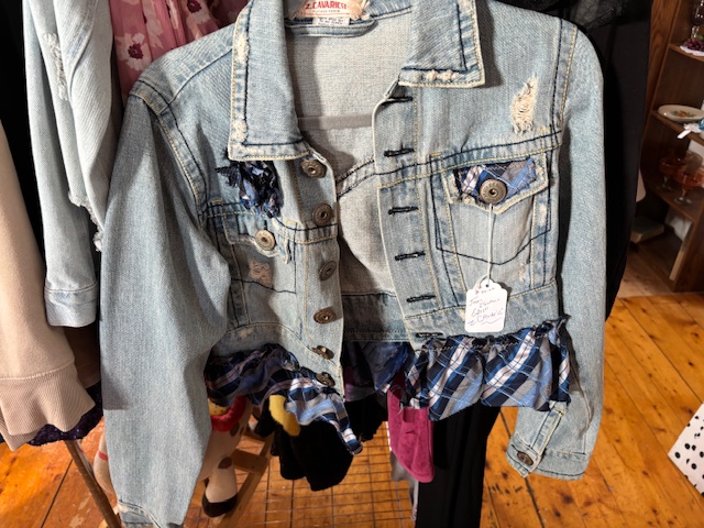 We have made it through another week of winter - Spring is in sight!!!
Full Moon's Vintage Village
835 Lafayette Rd
Route 1
Hampton NH 03842
open 10am-6pm ---------closed Tuesday
(we are the red building and barn between Best Tile &The Community Oven
#ryenh #seacoastnhshopping #portsmouthnh #newenglandantiquetrail #northhamptonnh #nhsmallbusiness #nhantiques #amesburyma #exeternh #yardsalesnh #newburyportma #newenglandantiques #besttile #hamptonnh #seabrooknh #salisburyma #wardtonerecords #kingstonnh #grovelandma #yorkme #wsca1061fm #westnewburyma #NewingtonNH #dovernh #rochesternh #kingstonnh #grovelandma #yorkme #wsca1061fm #westnewburyma