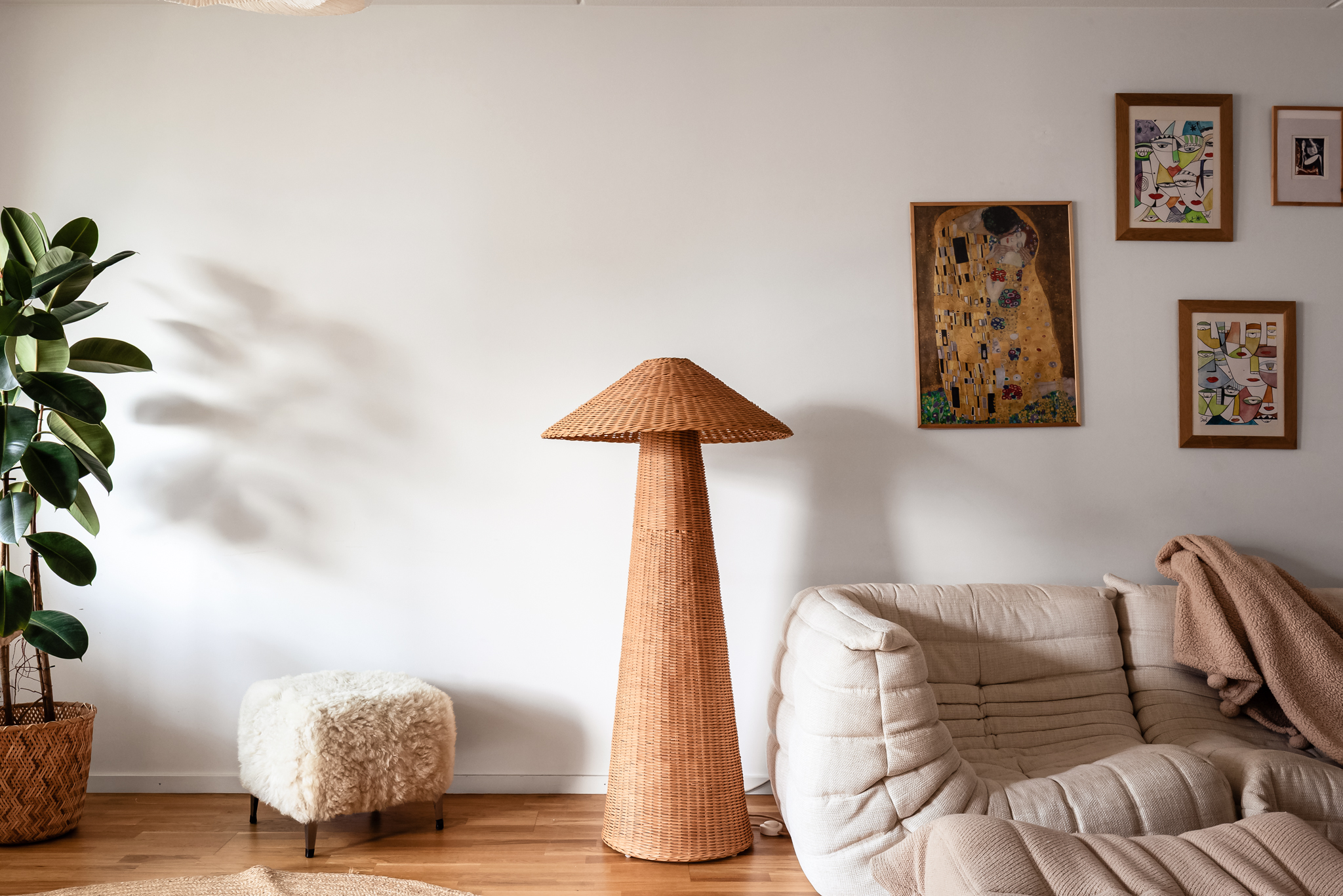 Kabelverksgatan, Stockholm.
Fotad av @rbk_fotografi,
Redigerad av @chimli.se
.
.
.
#bostadsfotograf #stockholm #mäklarfotograf #interiorphotography #retusch #fastighetsfoto #interiordesign #scandinavianinterior #inredningsinspiration #homedecor #drömhem #interiorinspo #nordichome #interiörfoto #interiör #inredningsdetaljer #homestyling #interiordetails #homeinspo #realestatephotography #bostadsfotografstockholm #norrland #fastighetsfotograf #inredningsdesign #heminredning"