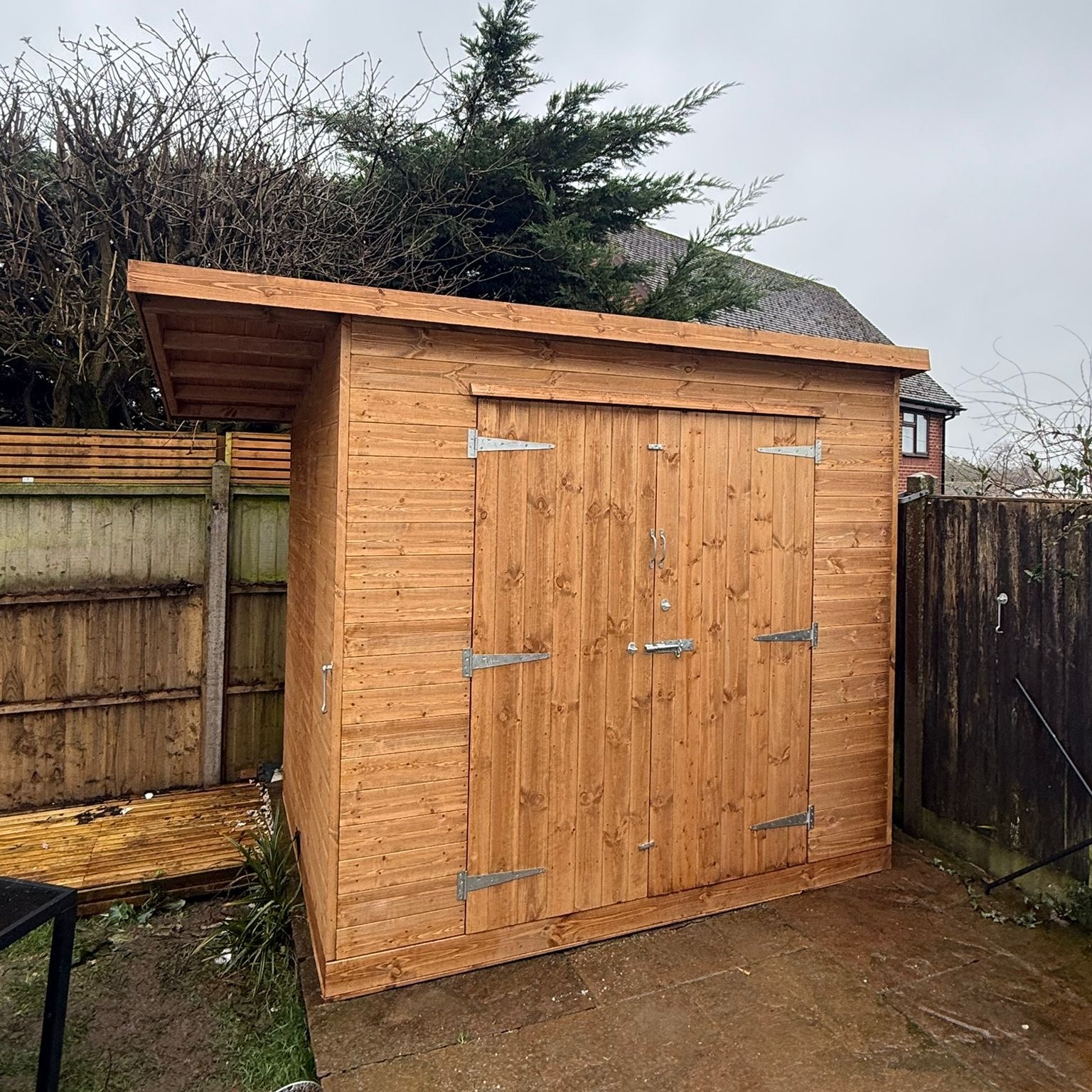 8' by 6' Pent shed in TGV
-Double doors
-2' canopy
Delivered and erected yesterday.
www.halstocksheds.co.uk