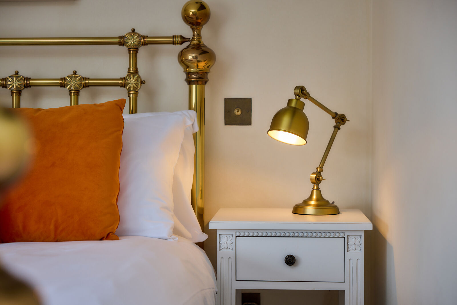 CONSTABLE COUNTRY STAY // Celebrate 250 years of artist, John Constable, with an escape into the landscapes that inspired him. Our Constable Country Stay invites you to enjoy a Dinner, Bed & Breakfast stay with us, along with our walking map and a Constable-inspired gift that brings art and nature together.
To find out more and check bedroom availability, tap the link in our bio and head to Stay Packages
This stay package is available from April until the end of September.
#constablecountry #constable250 #johnconstable #theredlioneastbergholt #dedhamvale #eastbergholt