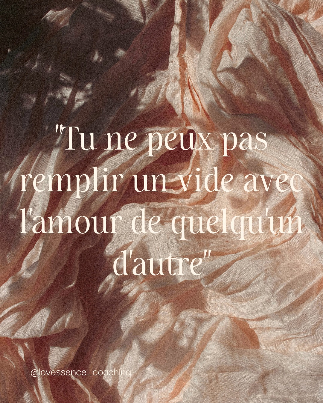 "Tu ne peux pas remplir un vide avec l'amour de quelqu'un d'autre."
Ce vide, c'est à toi de le combler. 💕
Ah oui, mais comment ?
Et si on en discutait ensemble ? 🌱