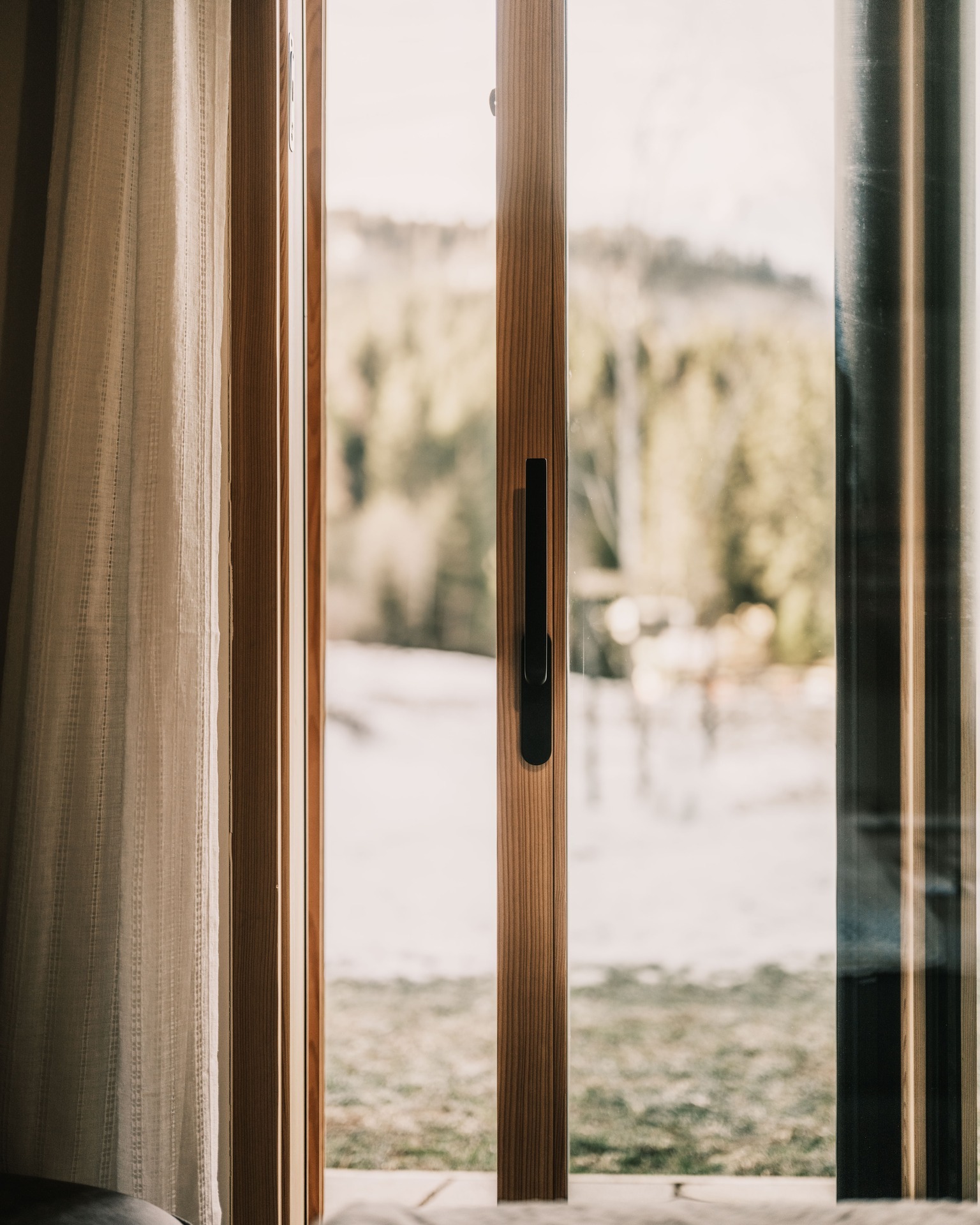 Optimize your view ➡️
𝘔𝘪𝘵 𝘥𝘦𝘮 𝘪𝘥𝘦𝘢𝘭 𝘢𝘣𝘨𝘦𝘴𝘵𝘪𝘮𝘮𝘵𝘦𝘯 𝘍𝘦𝘯𝘴𝘵𝘦𝘳.✔️
Maximale Aussicht, klare Linien und natürliche Materialien - für Räume, die Innen und Außen verbinden.
.
.
.
#waltermeinrad