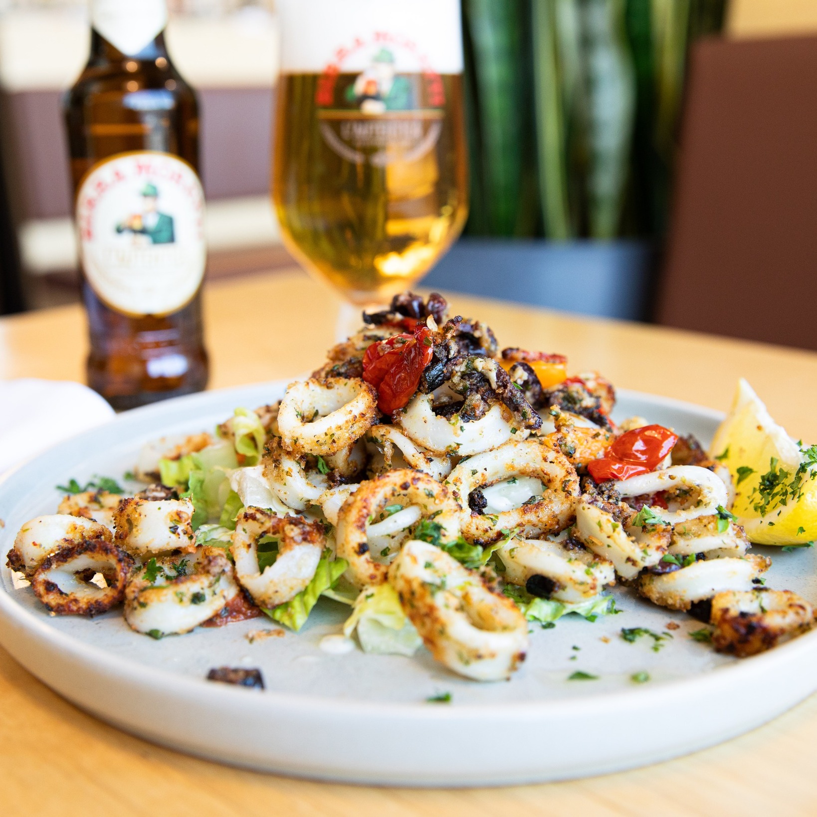 Le jeudi, on sort, on trinque et on profite de l’ambiance chez Angela & i. On vous attend 🍸