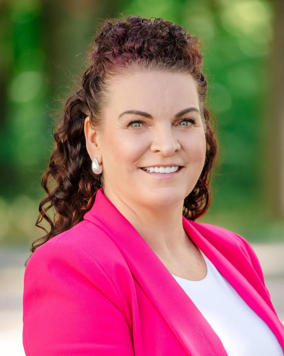 Die Stimme für euren großen Moment.
Wenn eine Hochzeitssängerin singt, wird aus einer Trauung ein Gänsehaut-Erlebnis.
Gefühlvoll. Kraftvoll. Echt.
Jeannine Hartmann steht für Emotionen, die bleiben – vom Einzug bis zum letzten Ton.
Plant ihr eine freie Trauung mit Live-Gesang?
#hochzeitssängerin
#freieTrauung
#livegesang
#hochzeitbrandenburg
#hochzeitneuruppin
#trauung
#weddingmusic
#hochzeitsmomente
#dienstleisterliebe
#hochzeitsfotograf
#frankefotografie
#hochzeit2026