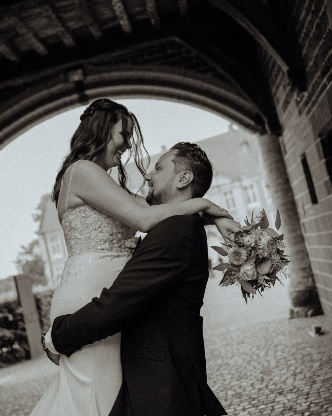 A&C ๐
Zaal: @kasteelvanmeerlaer
Haar: @laurascheffers_hairstylist.mu
Make-up: @charliemaquille
Jurk: @erweddingandfashion
Bloemen: @paliflora.designboutique
@celine.beerten & @verrijssen.aaron ๐