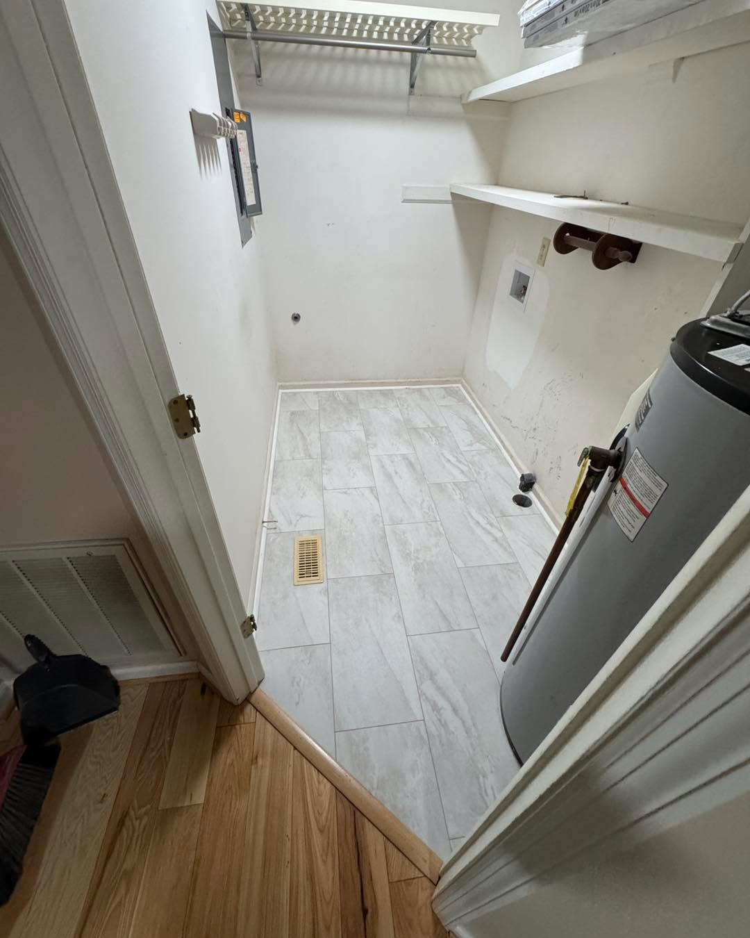 Wrapped up a nice little laundry room upgrade last week.
Swapped out the old flooring for a fresh LVT install that's durable, waterproof, and perfect for a high-traffic space like this.
If your laundry room or utility space needs an update, I'm always glad to help keep things looking sharp and built to last.
#FayettevilleNC
#HopeMillsNC
#TasklineHomeServices
#LVT #LaundryRoomUpdate
#FlooringInstall
#HomeRepairs
#HandymanServices